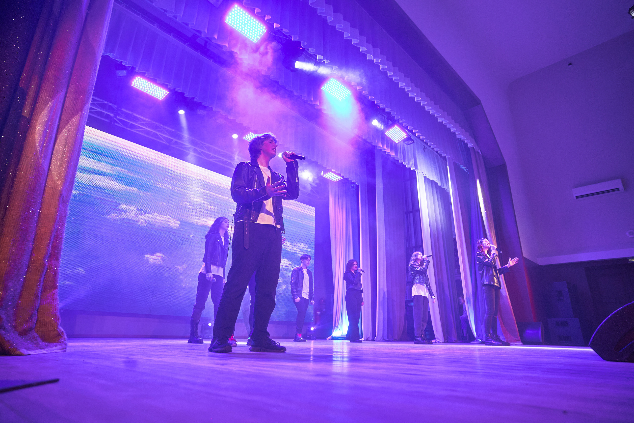 Портфолио репортажной фотосъёмки: Концерт в ДК Железнодорожников. Фотограф Яковлев Роман — Красноярск