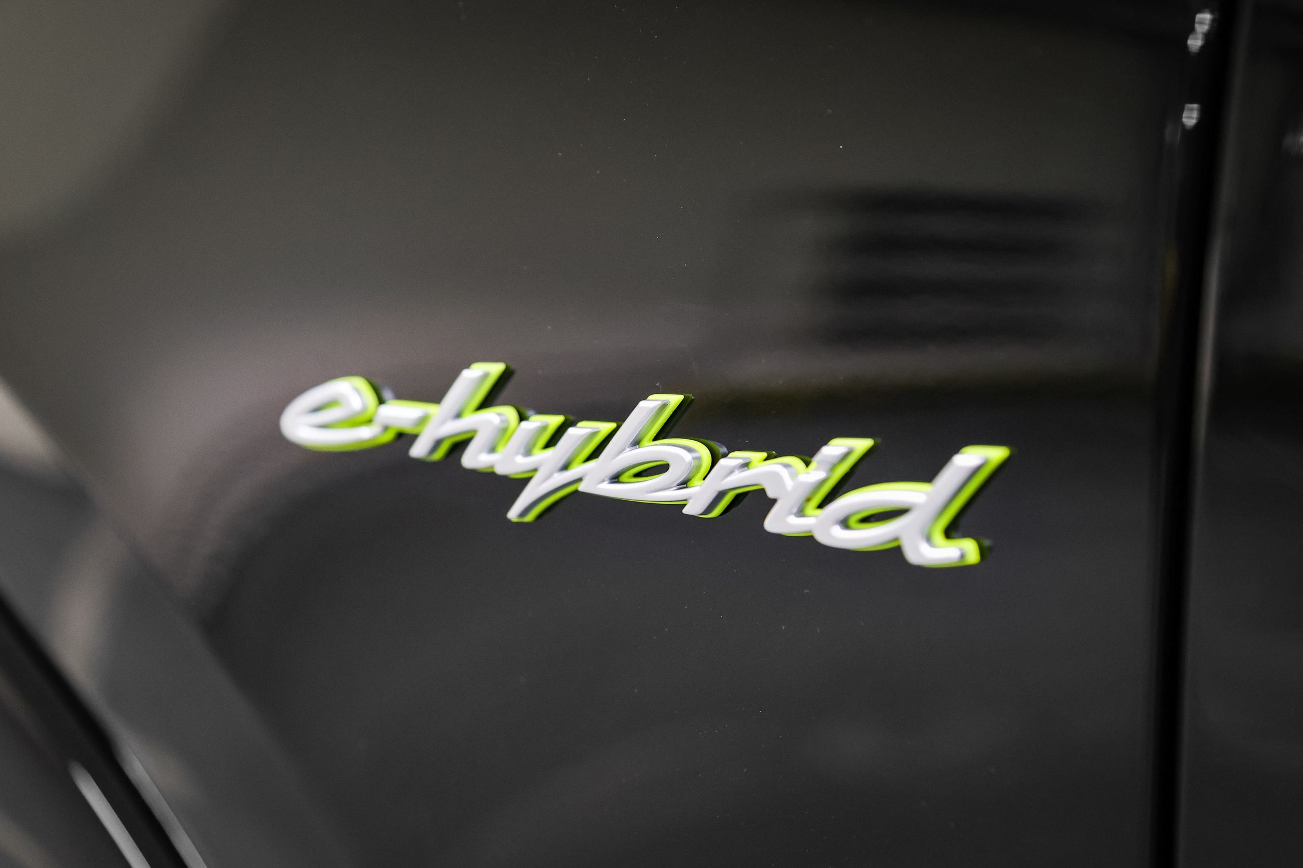 2025 PORSCHE CAYENNE COUPE E-Hybrid $185,000 NEW from EUROPE. Mixturecaptures