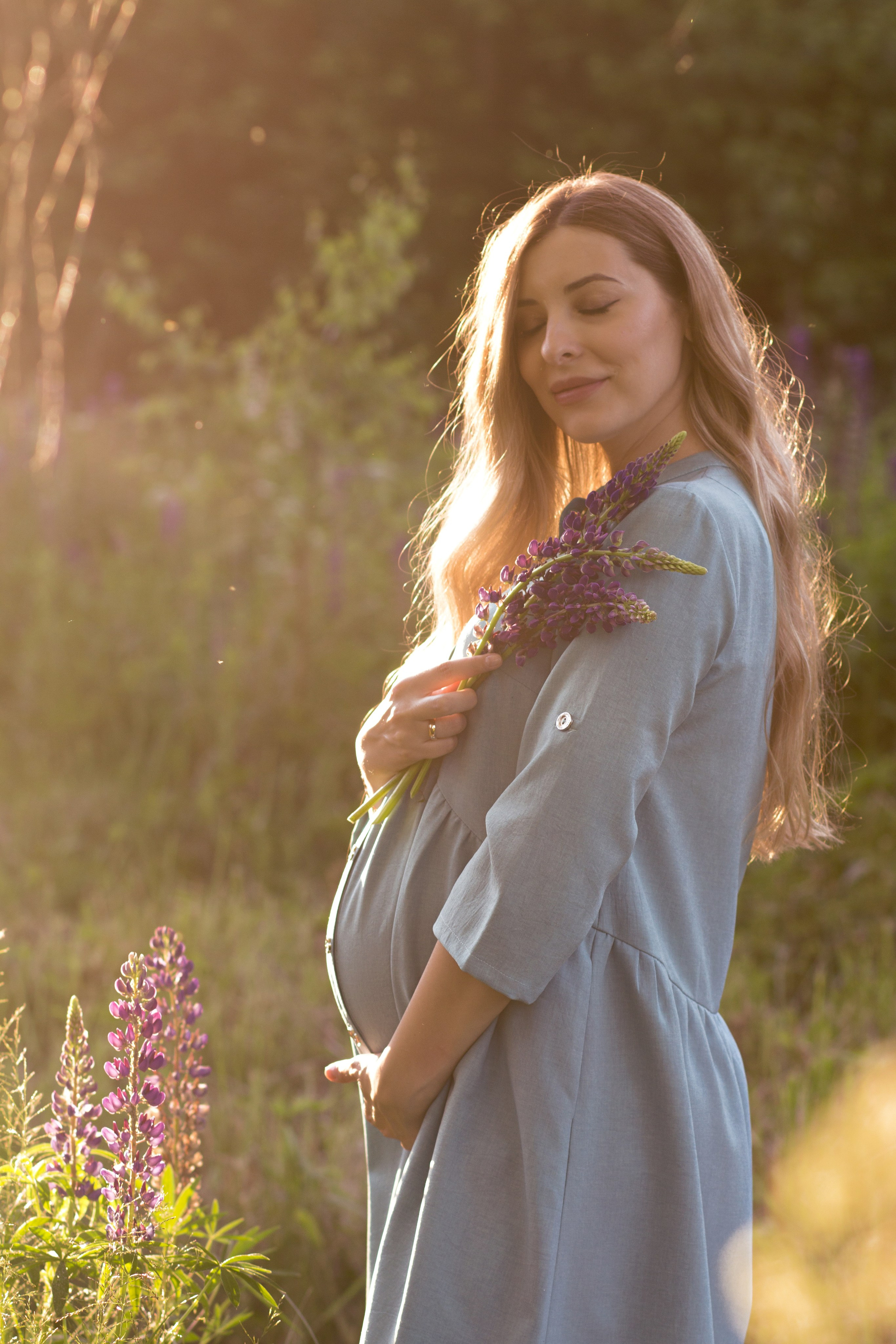 Фотосессия беременности на природе. Профессиональный фотограф в Москве