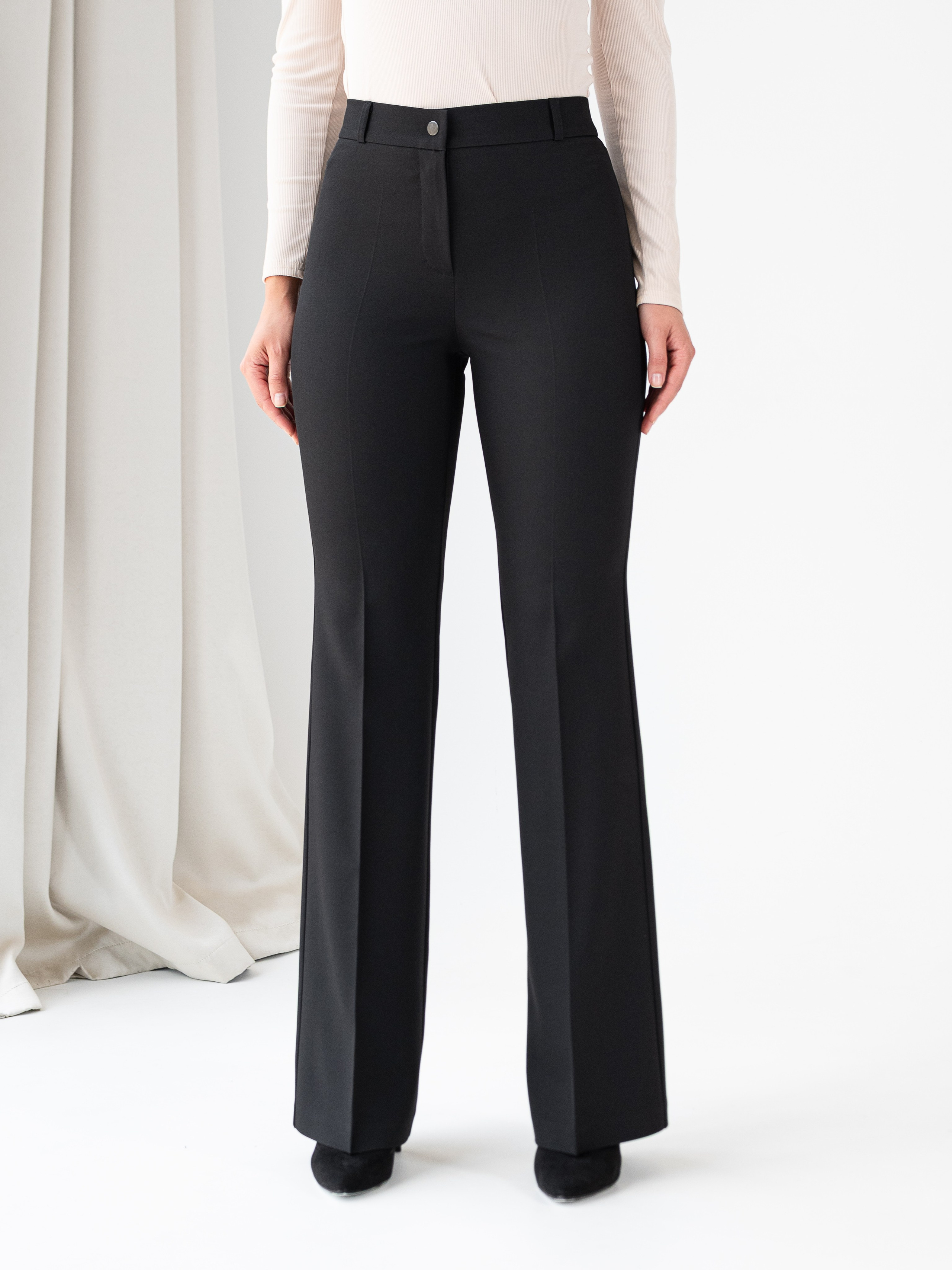 Классические брюки + белый фон+интерьер. Предметный фотограф, фото для маркетплейсов Пятигорск, КМВ