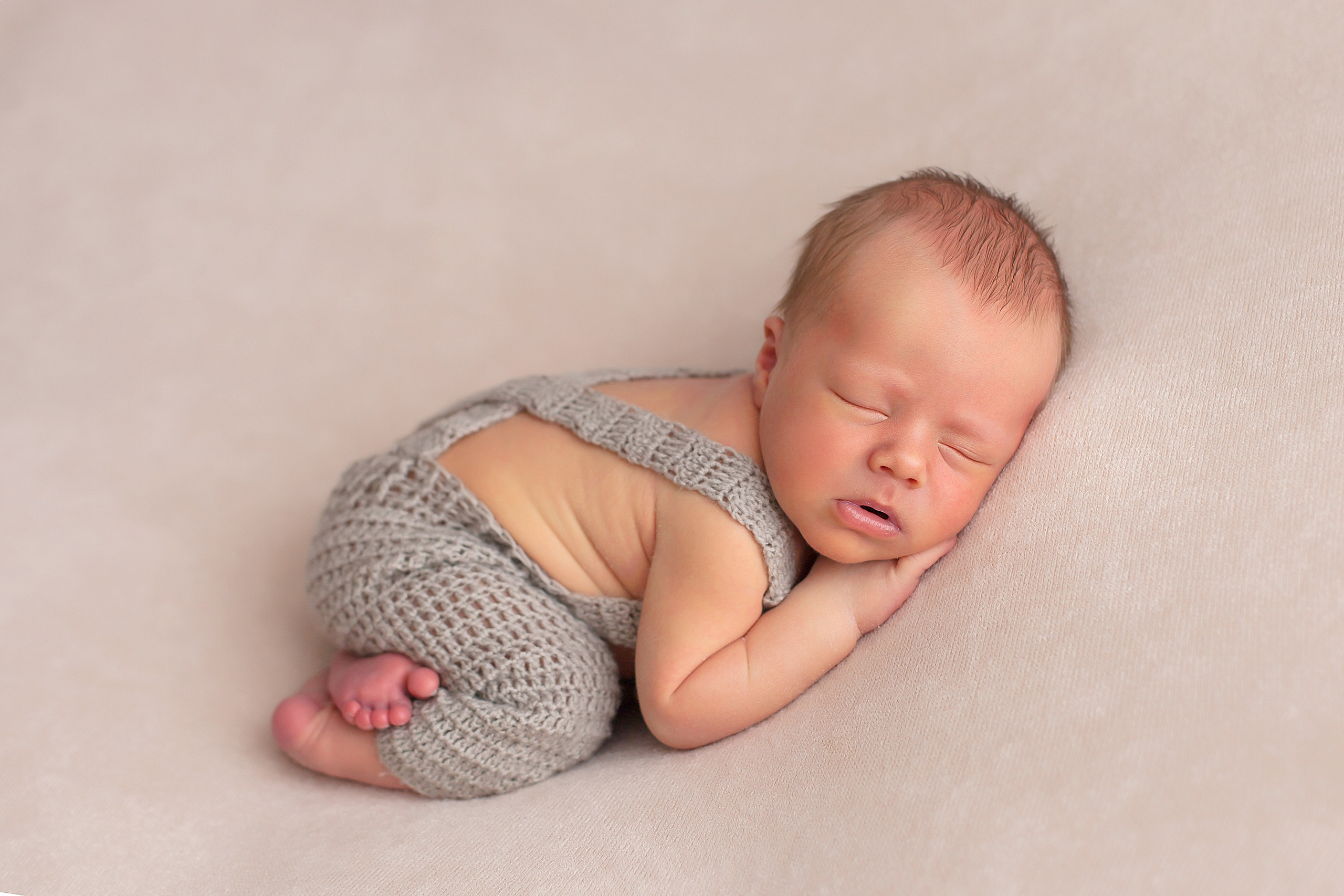 Новорожденные до 28 дней. Фотограф новорожденных в Тюмени