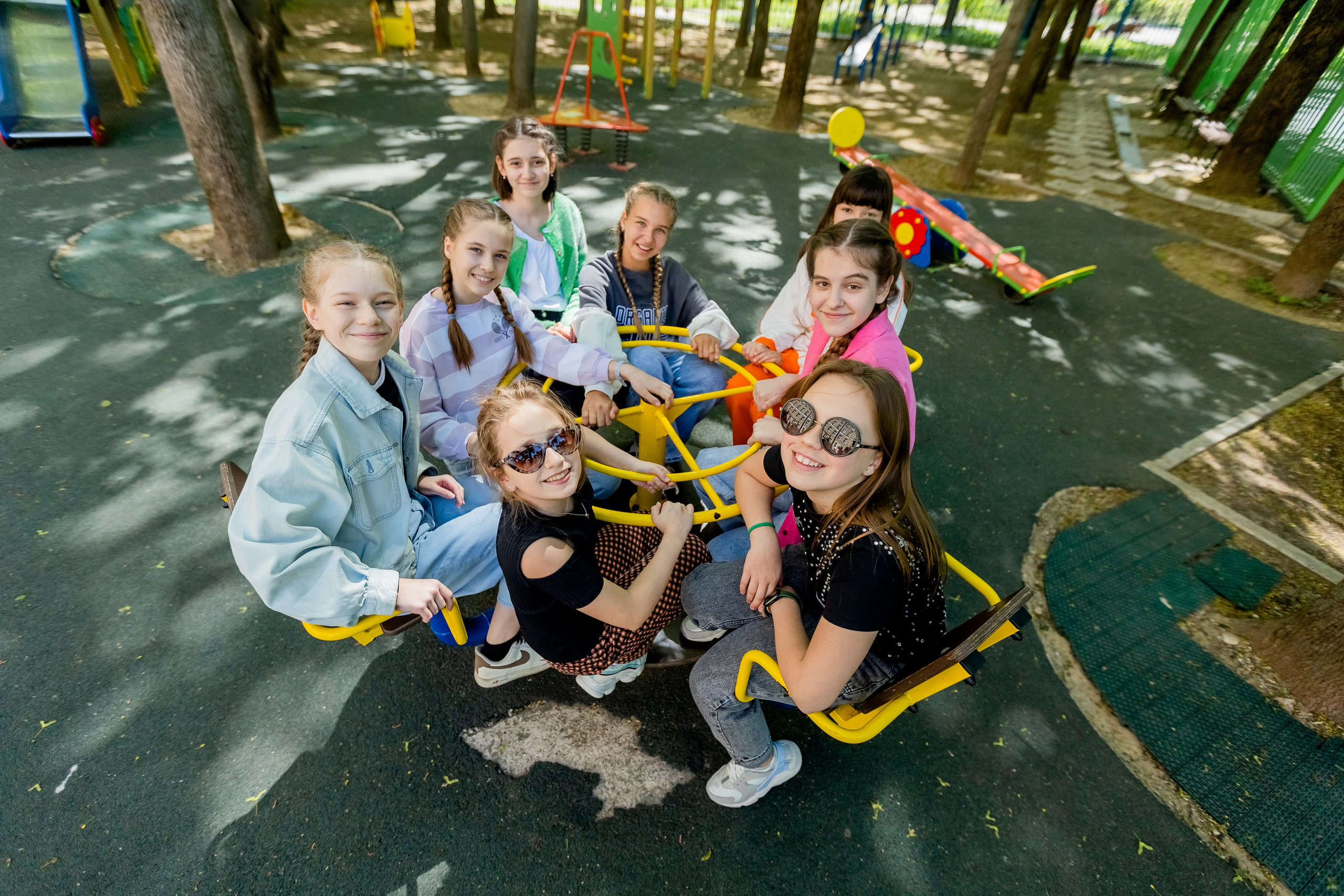 Школьные фотографии с друзьями. Выпускные альбомы в Зеленограде, Москве и МО