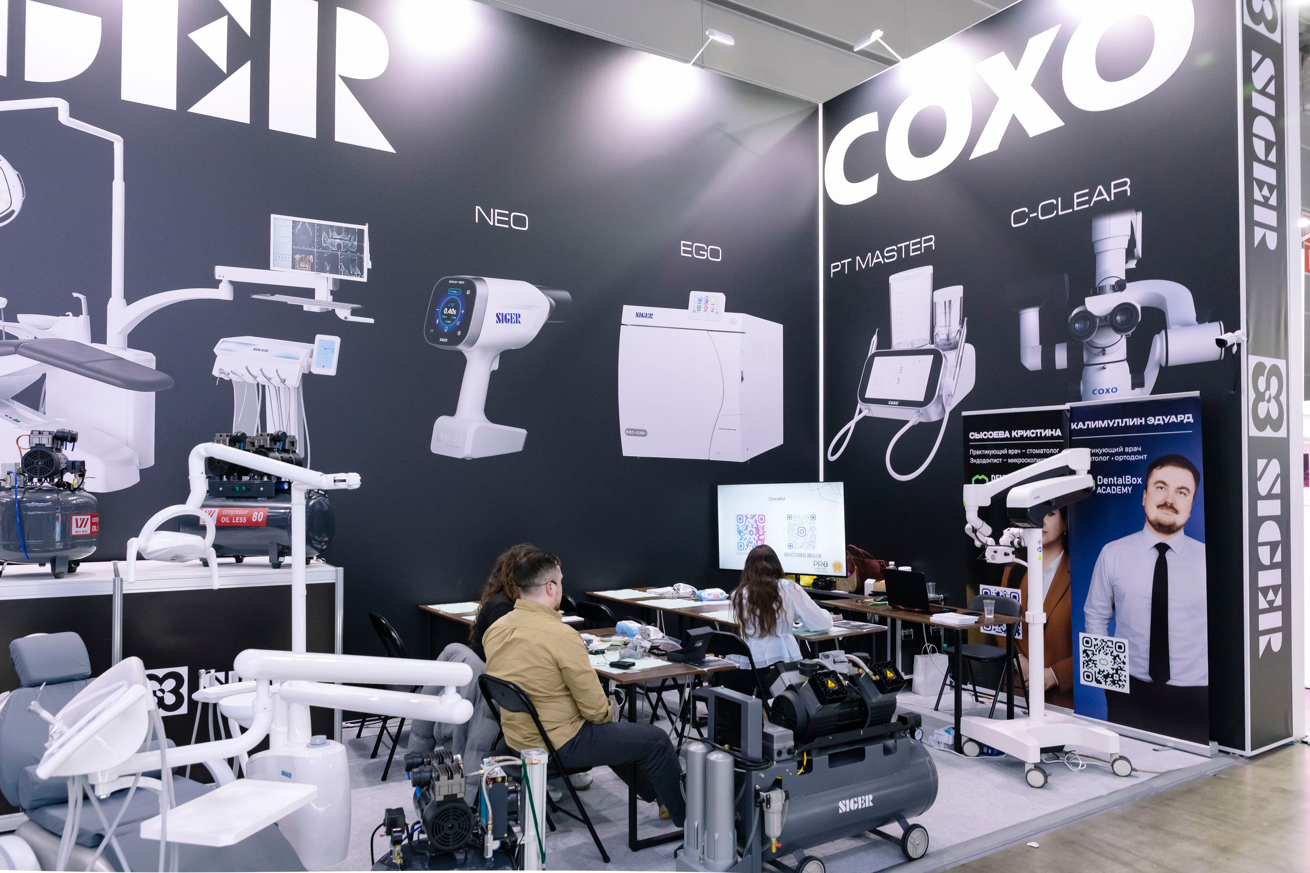 Стоматологическая выставка Dental Salon 2026. Профессиональный фотограф в Москве | Заказать фотосессию и съемку