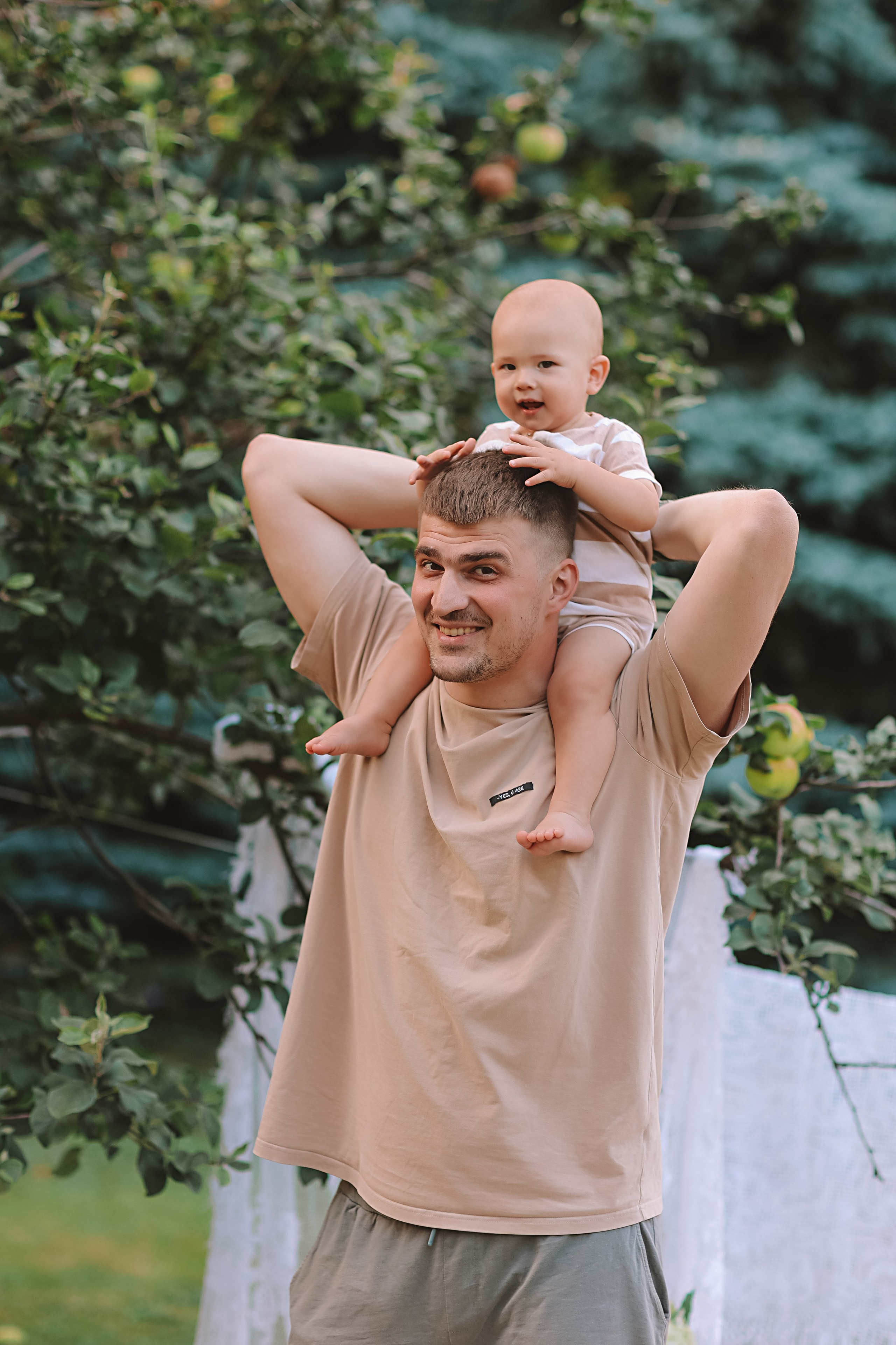 Яблоки. Семейный фотограф Тюмень, фотограф на роды Салмина Мария