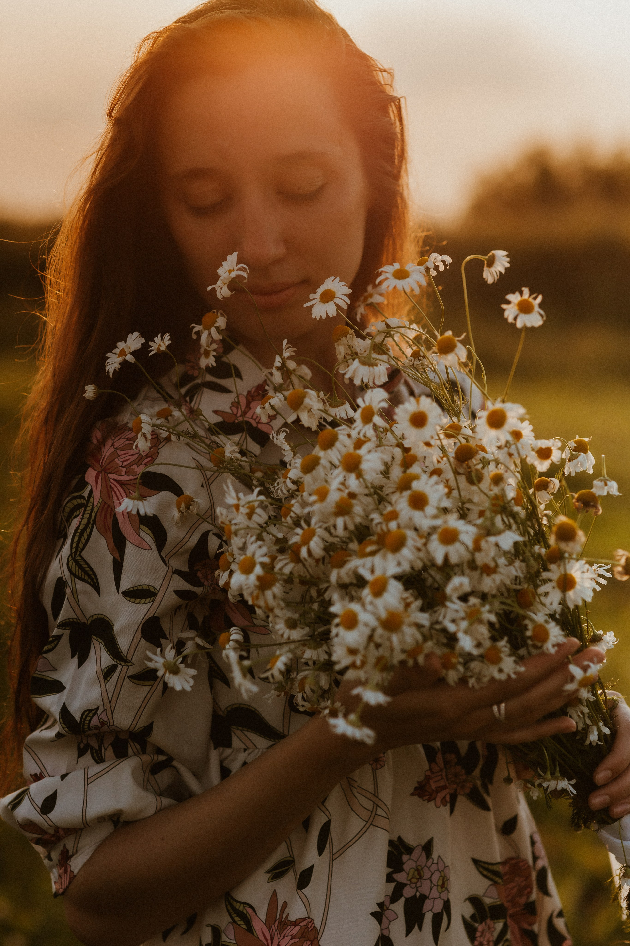 Фотосессия девушек подружек в поле. Свадебный и репортажный фотограф в Ярославле и Санкт-Петербурге Роман Микрюков