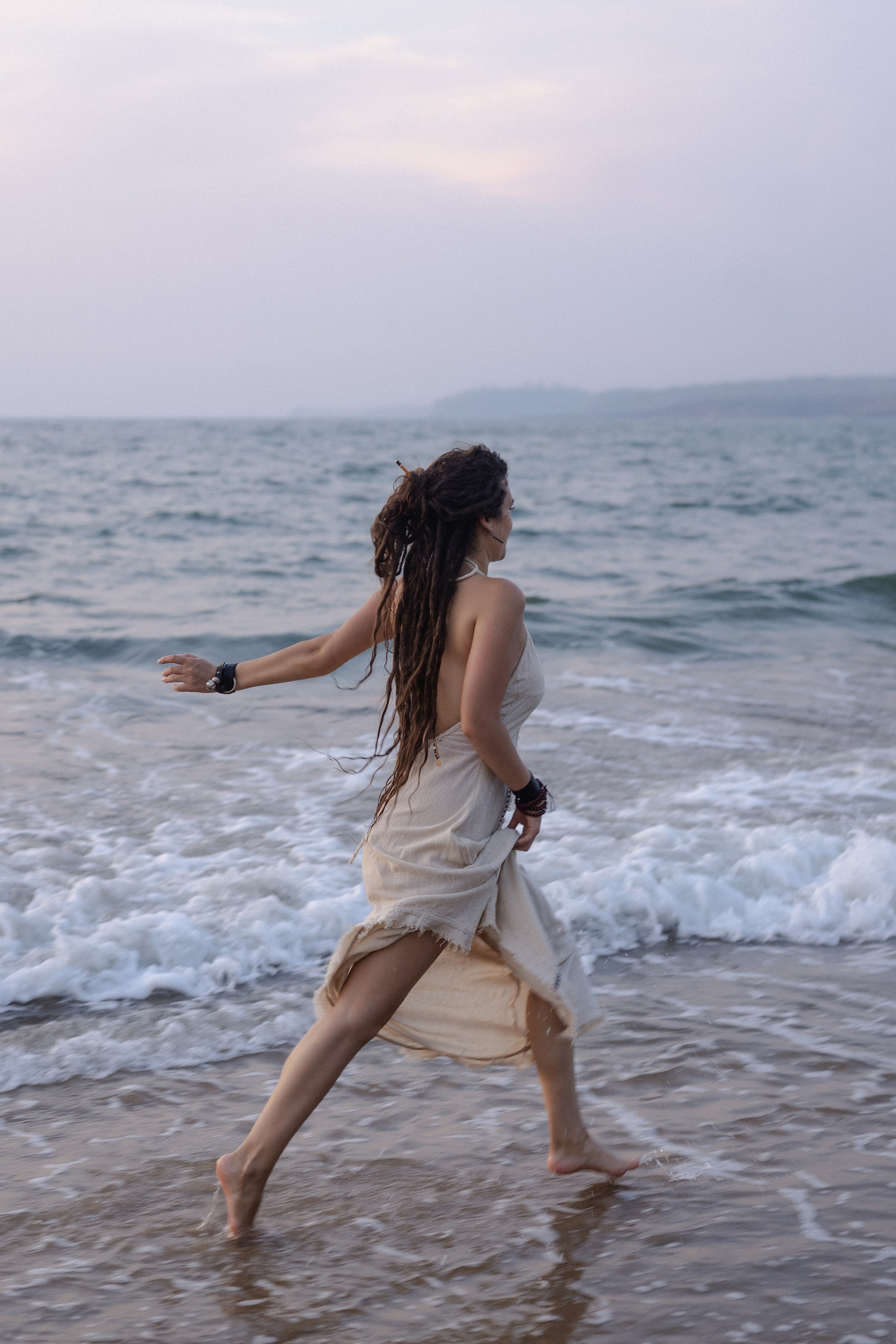 Ксения и море. Фотограф Аля Овчарова