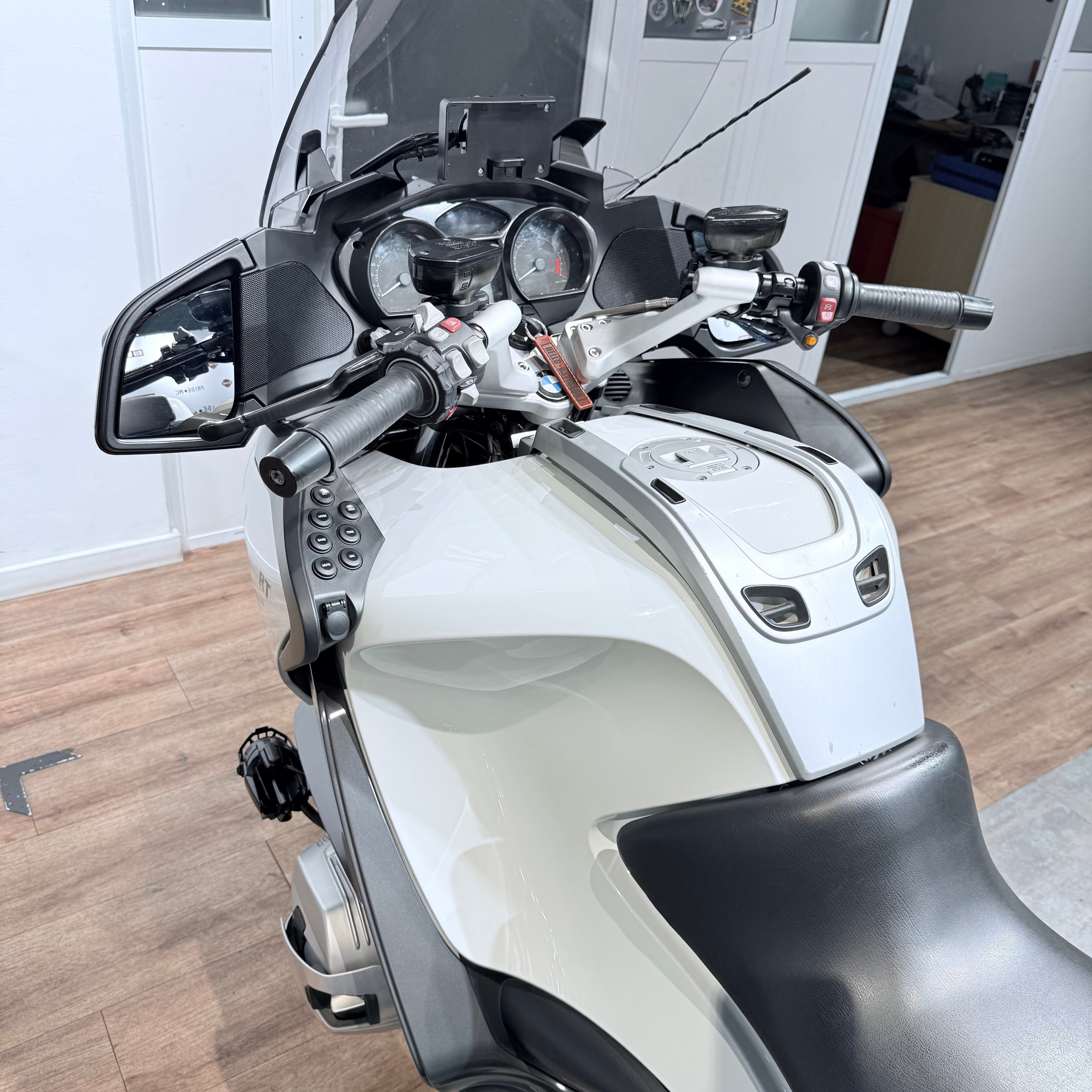 2011 ВМW R1200RТ Alpine White. Hello Davidson, Москва. Только хорошие мотоциклы…
