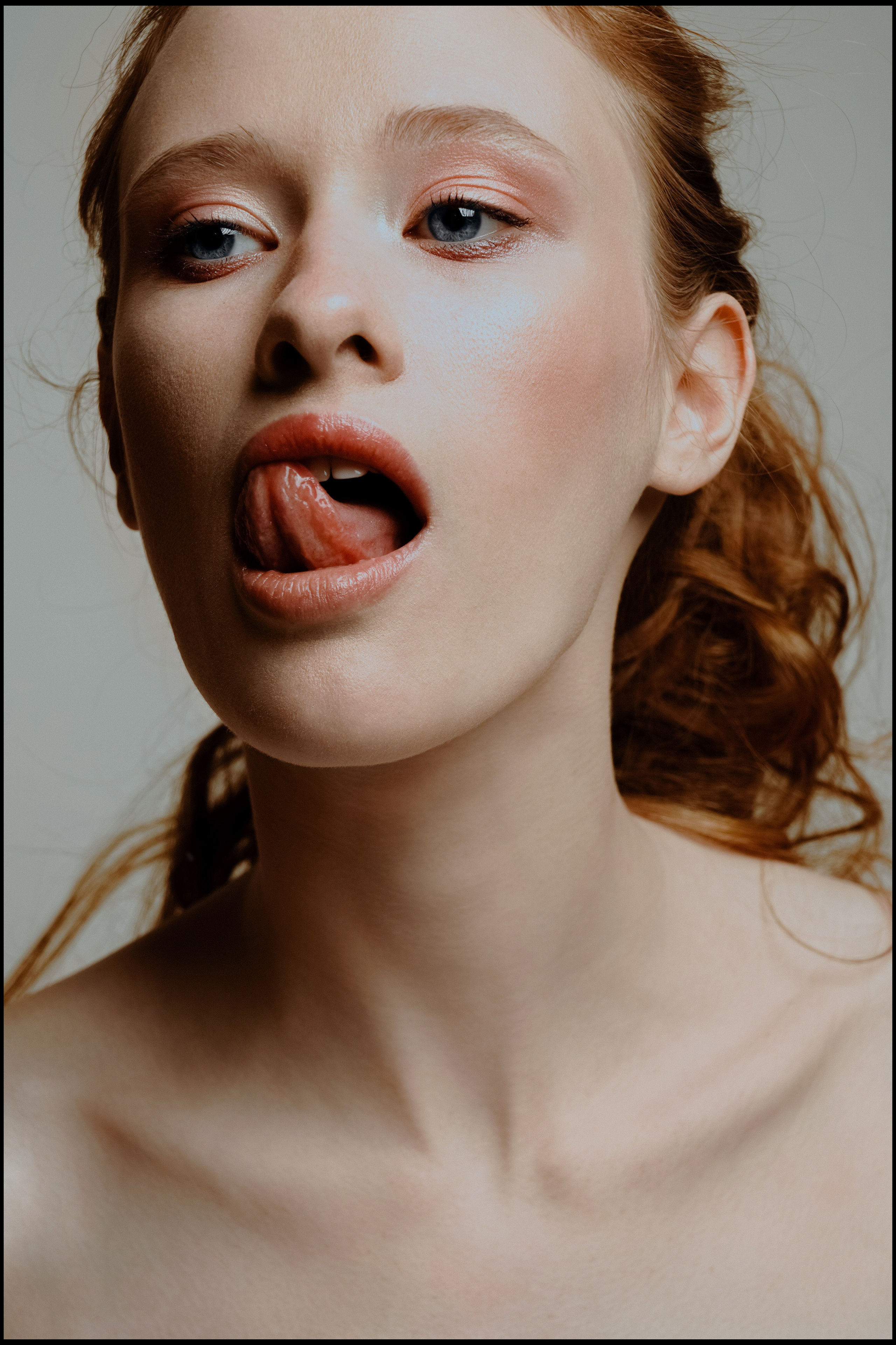 15 минут на белом фоне. VISUAL ARTIST · KRONGAUZ ANASTASIA