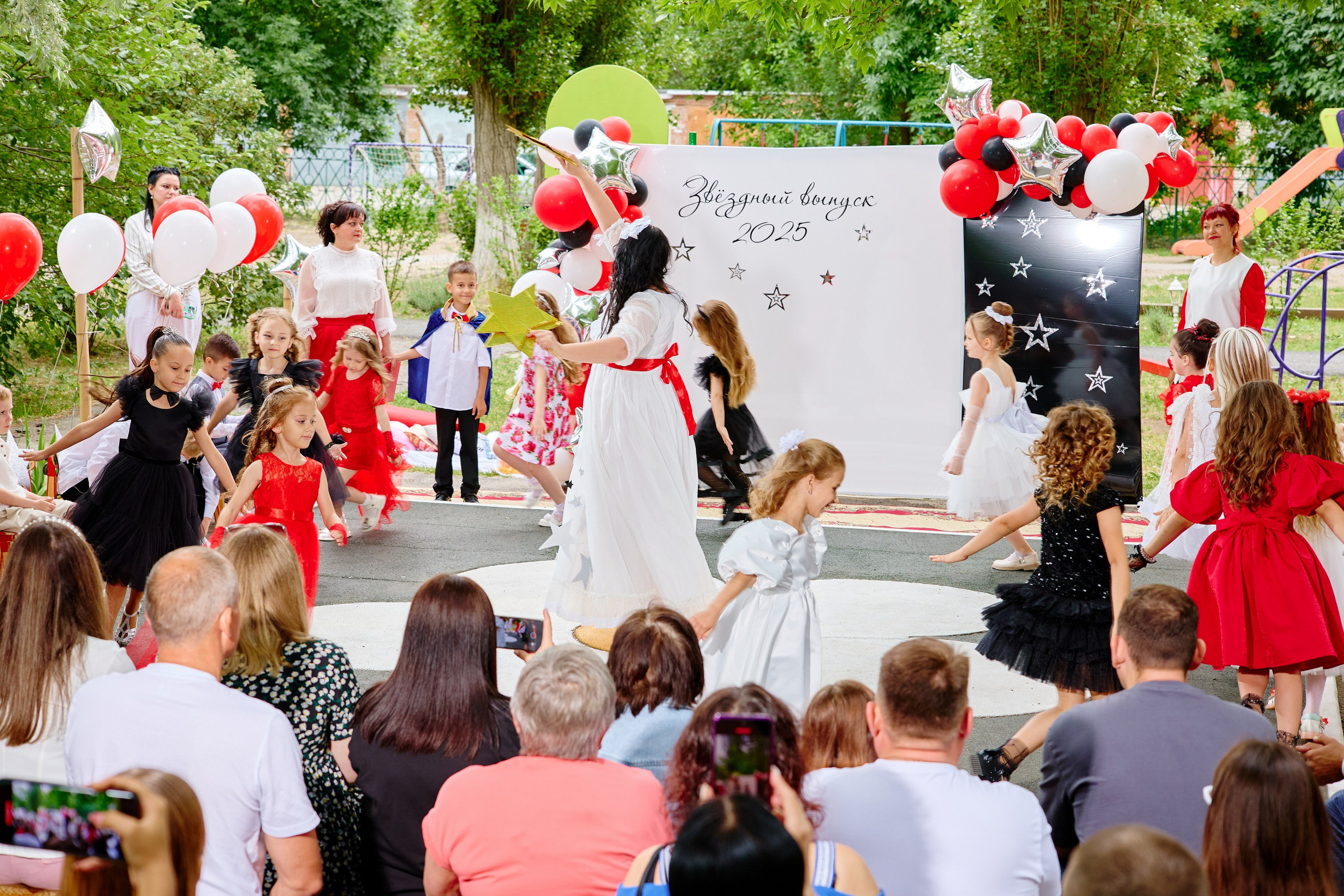 Выпускной 45 сад. Фотограф Выпускные альбомы Таганрог Сергей Коробченко