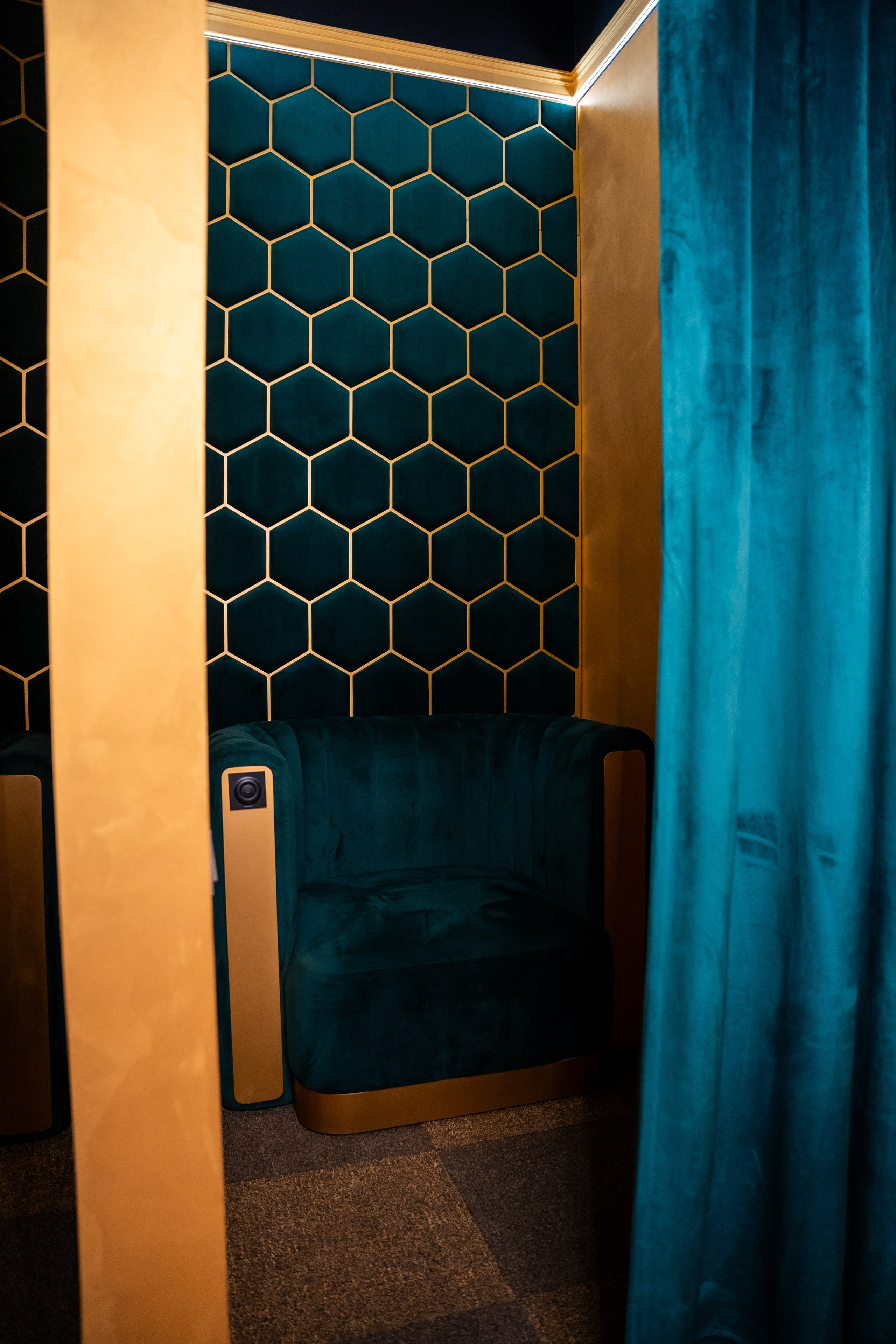 Фотосъемка интерьера стриптиз-клуба Hefner — элитный клуб Краснодара. Интерьерная фотосъемка клуба Hefner в Краснодаре — профессионально. Шедевры для Вас! Фотограф и Видеограф в Краснодаре Пахиев Руслан