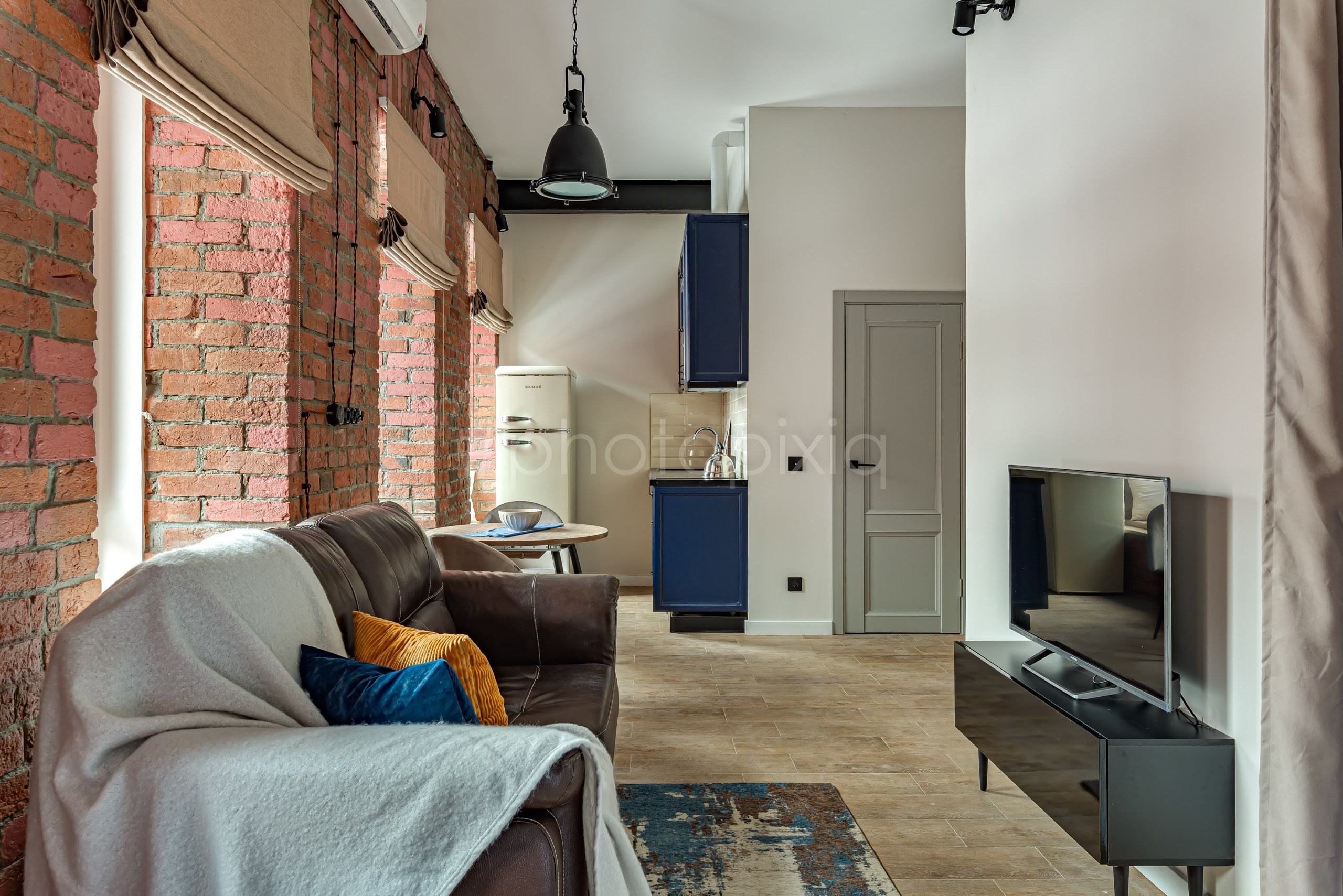 Интерьерная съёмка квартиры студии для аренды на Михалковской. Интерьерная съёмка и виртуальные туры — Интерьерный фотограф Кузнецов Сергей (photopixiq)