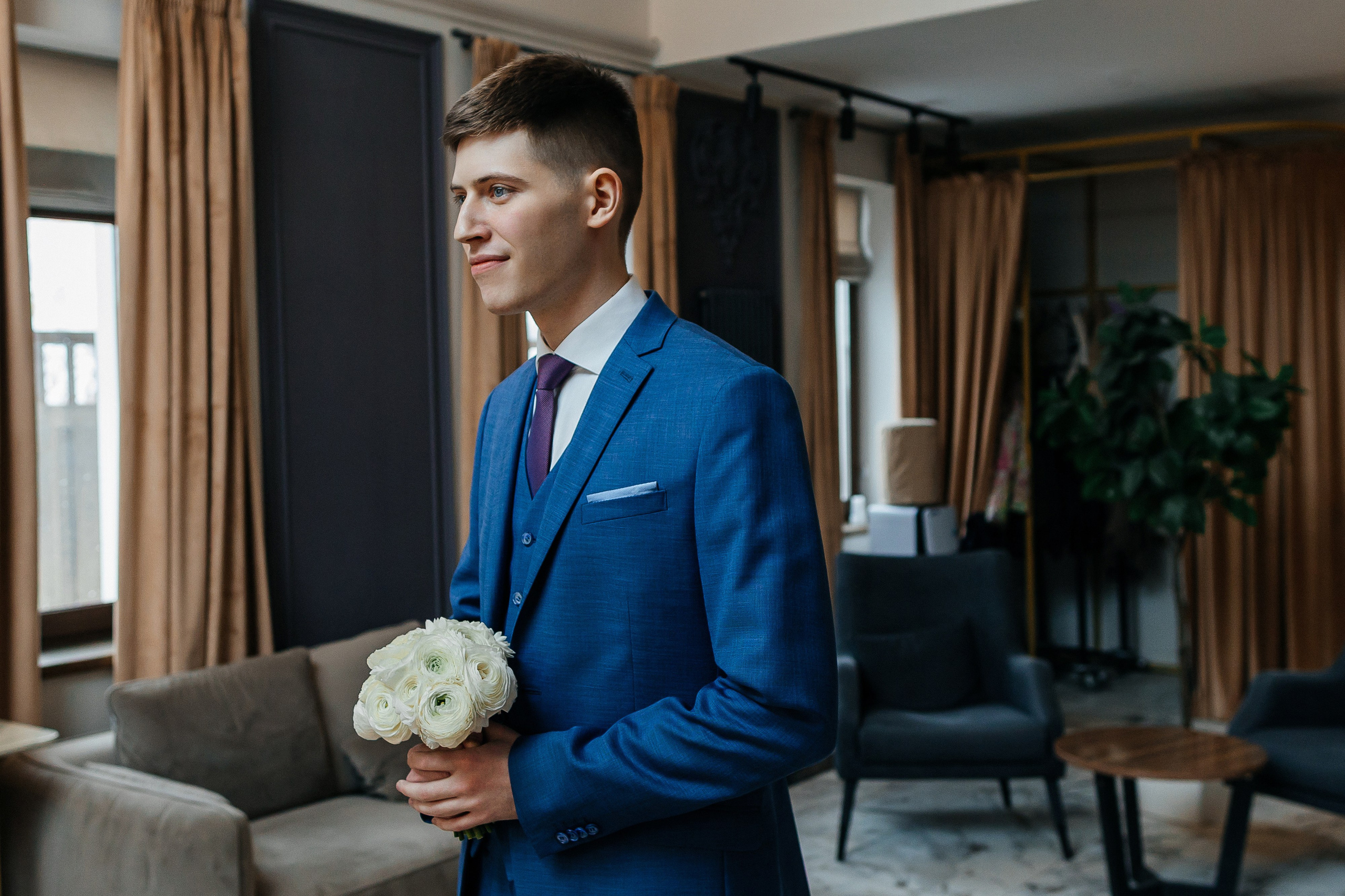 Роскошное утро пары в номере отеля. Олег Сверчков | Свадебный фотограф Вологда