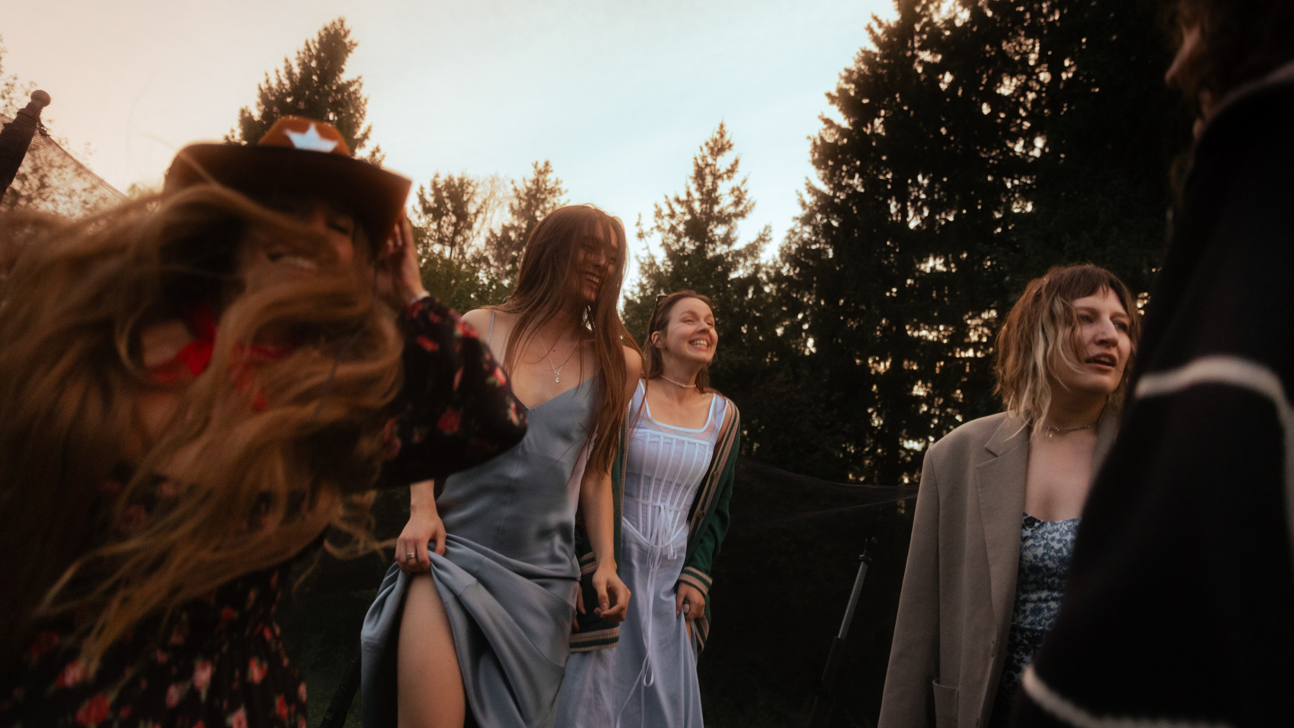 Алиса и Слава, роспись в Москве и вечеринка на природе, подальше от города. Фотограф в Москве Екатерина Черненко