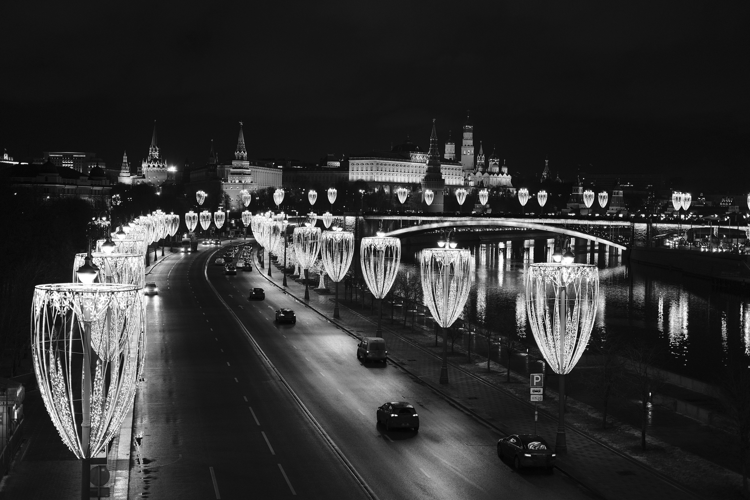 Travel in BW. Moscow street photography workshops and photo tourism