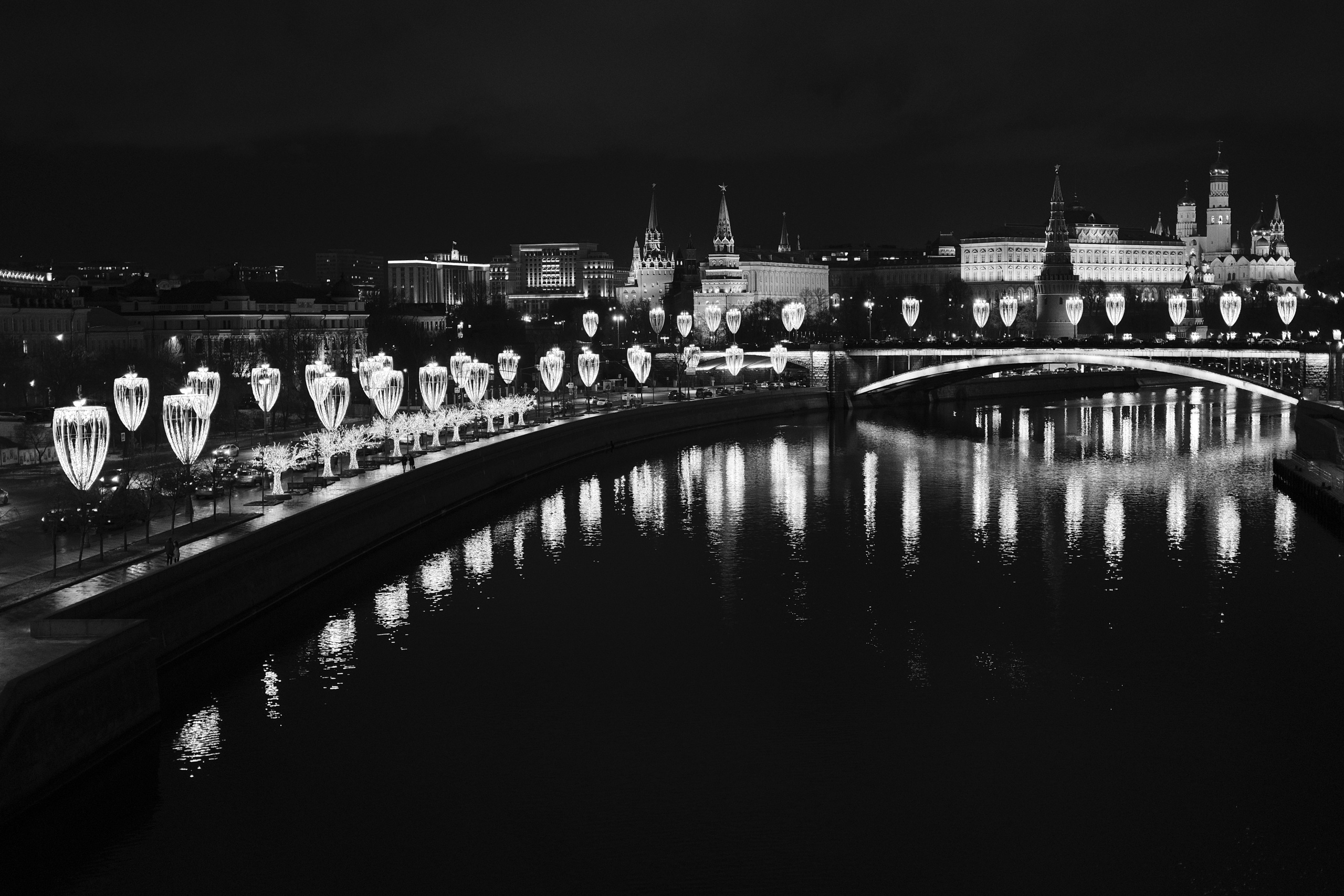 Travel in BW. Moscow street photography workshops and photo tourism