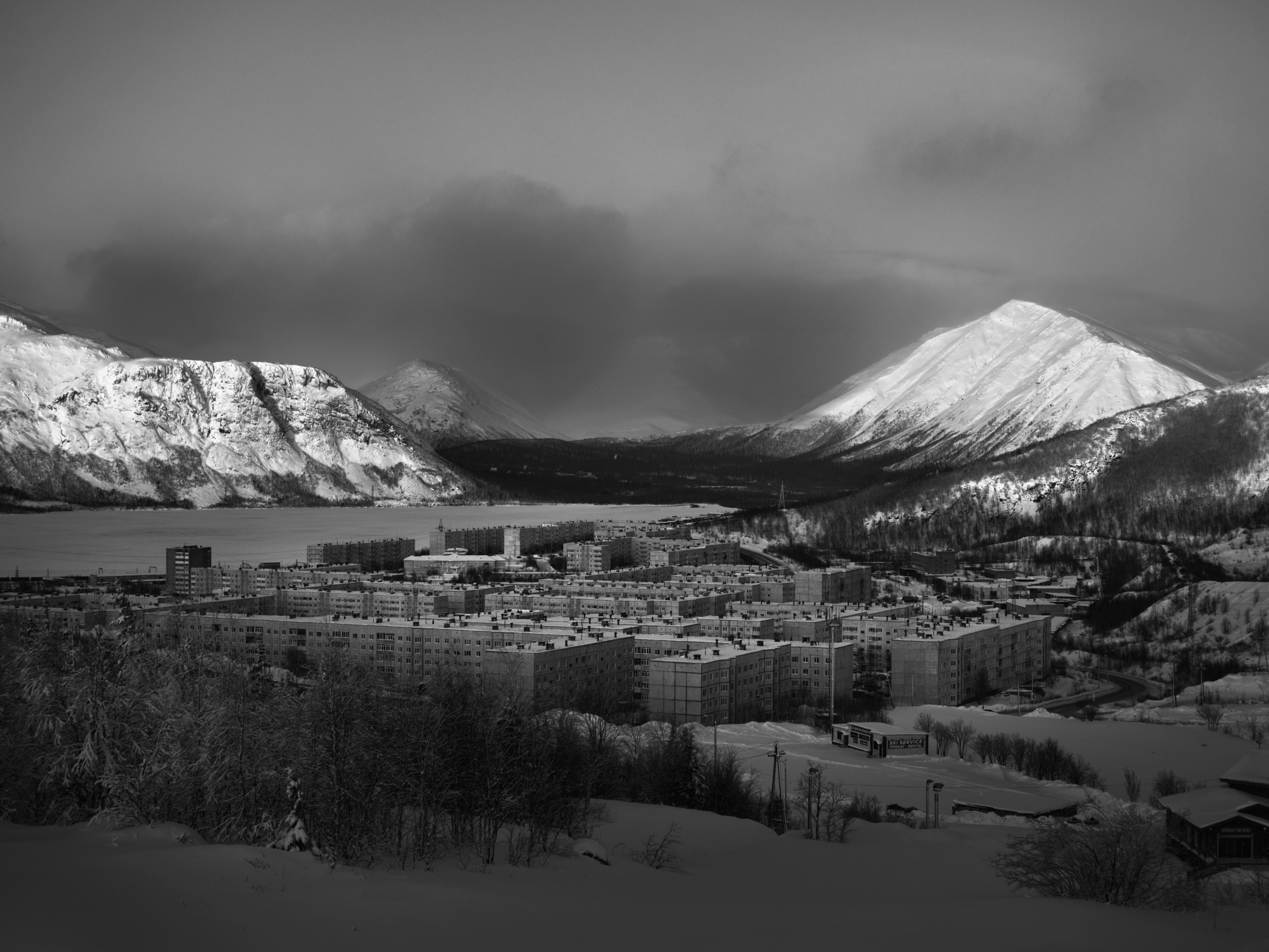 Travel in BW. Moscow street photography workshops and photo tourism