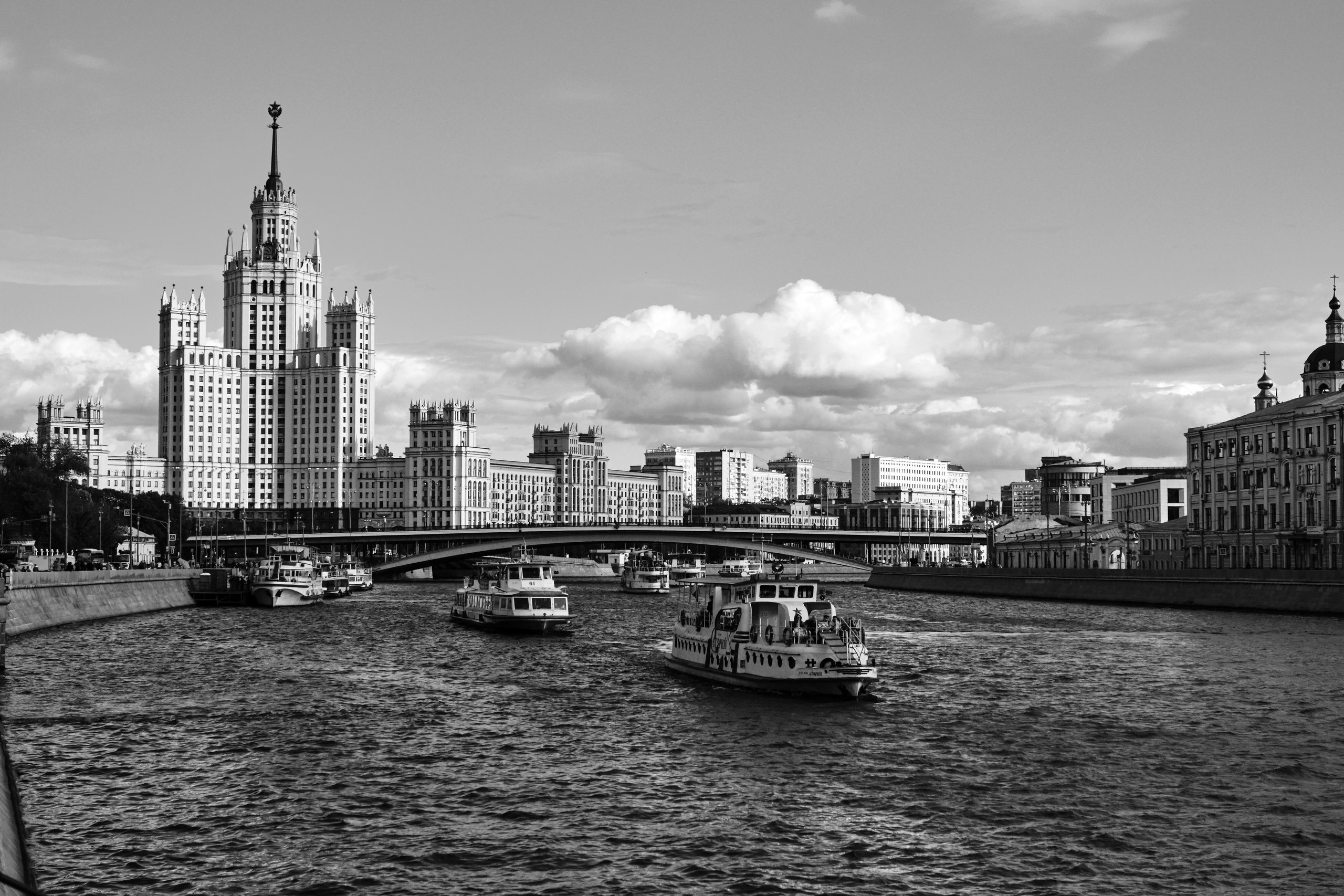 Travel in BW. Moscow street photography workshops and photo tourism
