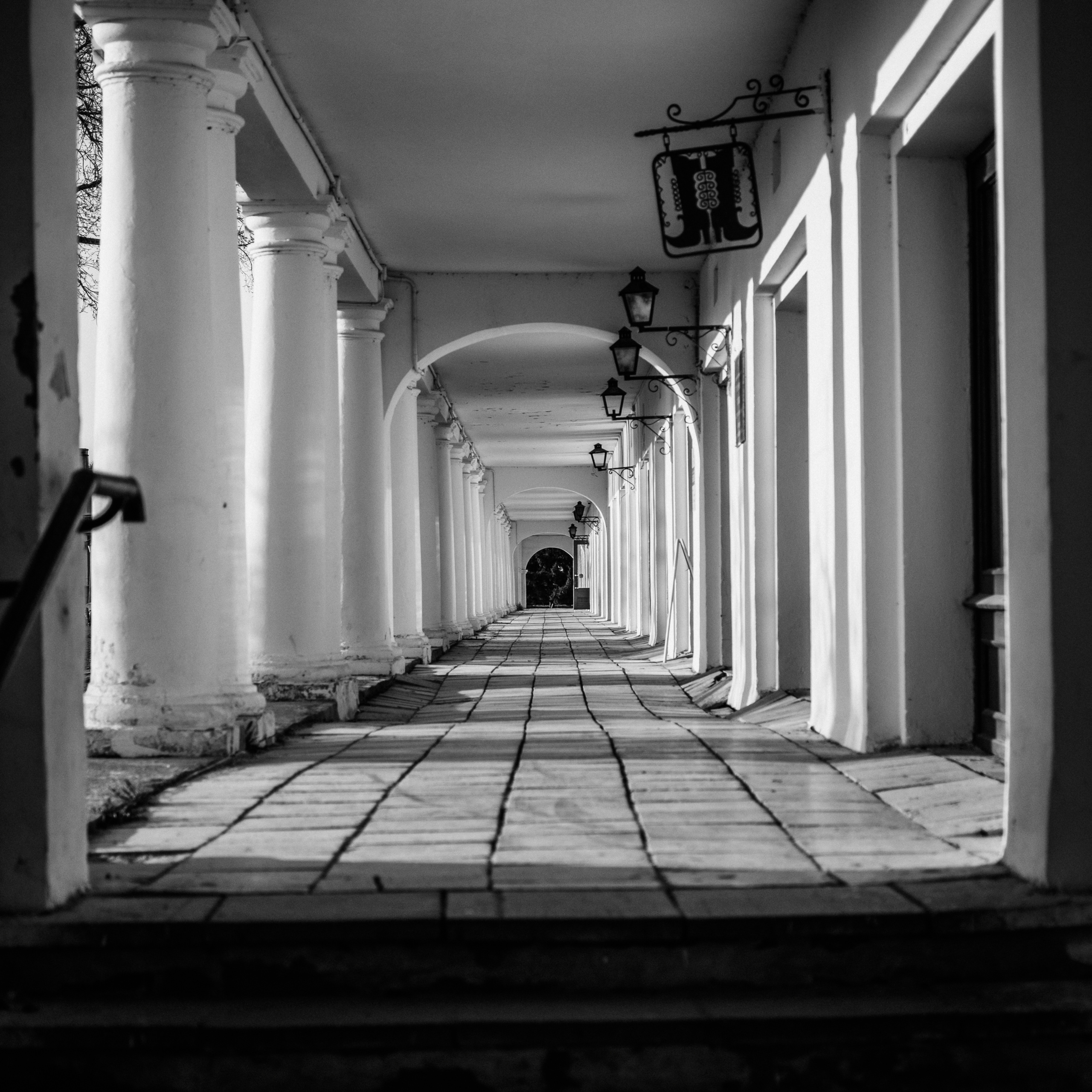 Travel in BW. Moscow street photography workshops and photo tourism