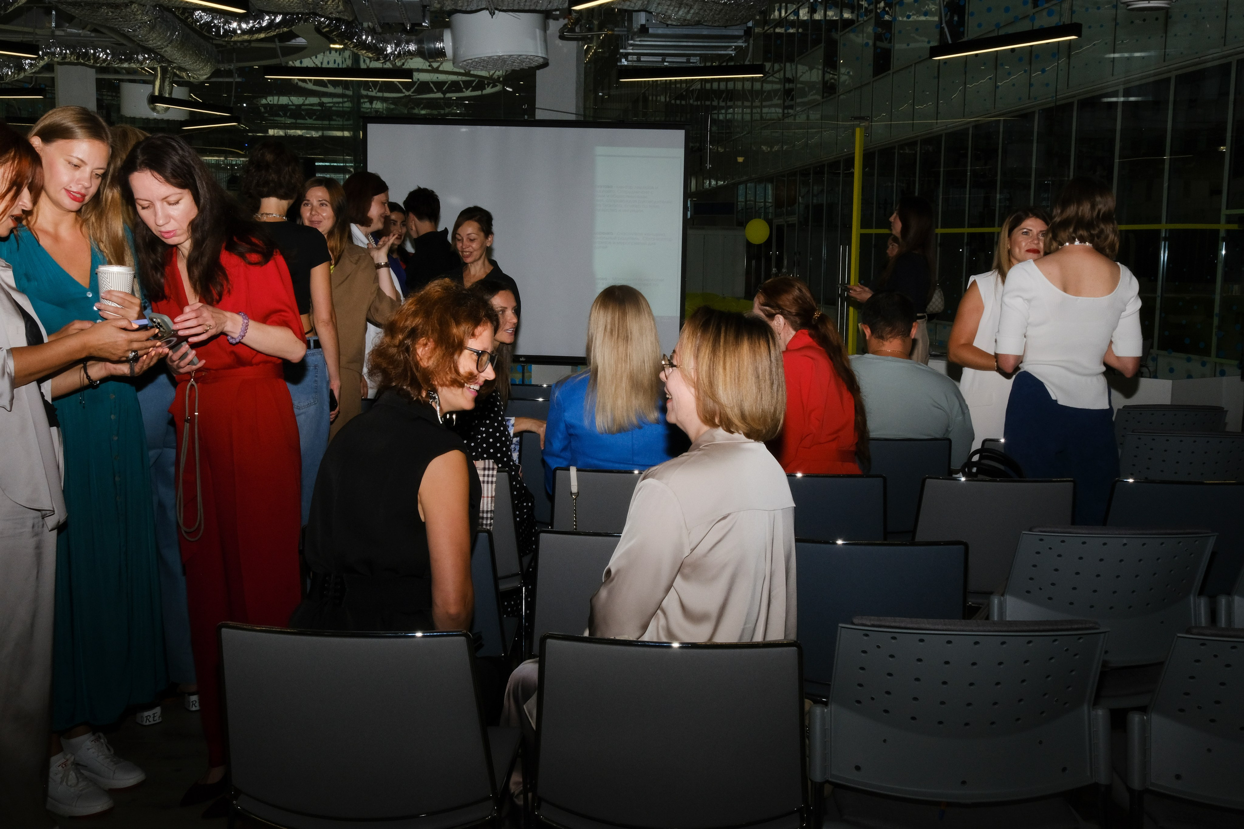 Репортаж бизнес-конференции в Сколково от сообщества BRUSNIKA. Индивидуальная фотосъёмка в Москве. Фотограф Василиса Тарасова