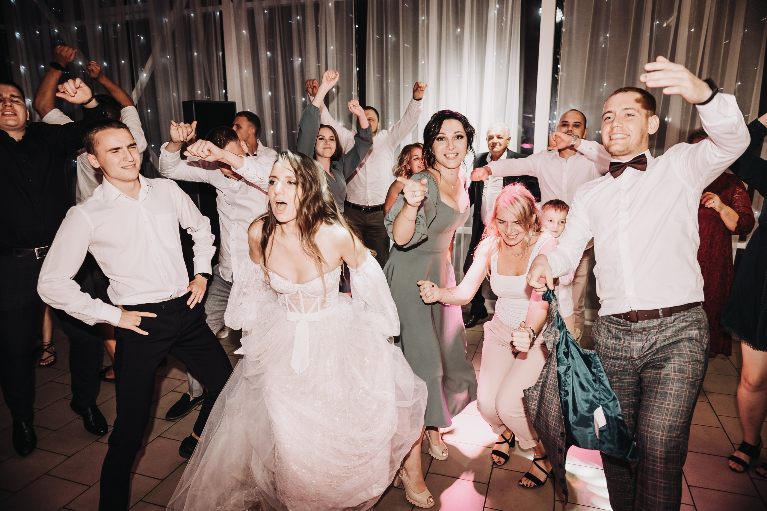 Свадебные фотографии. Фотограф в Барнауле Дарья Бутурлакина. Люби.Цени.Касайся