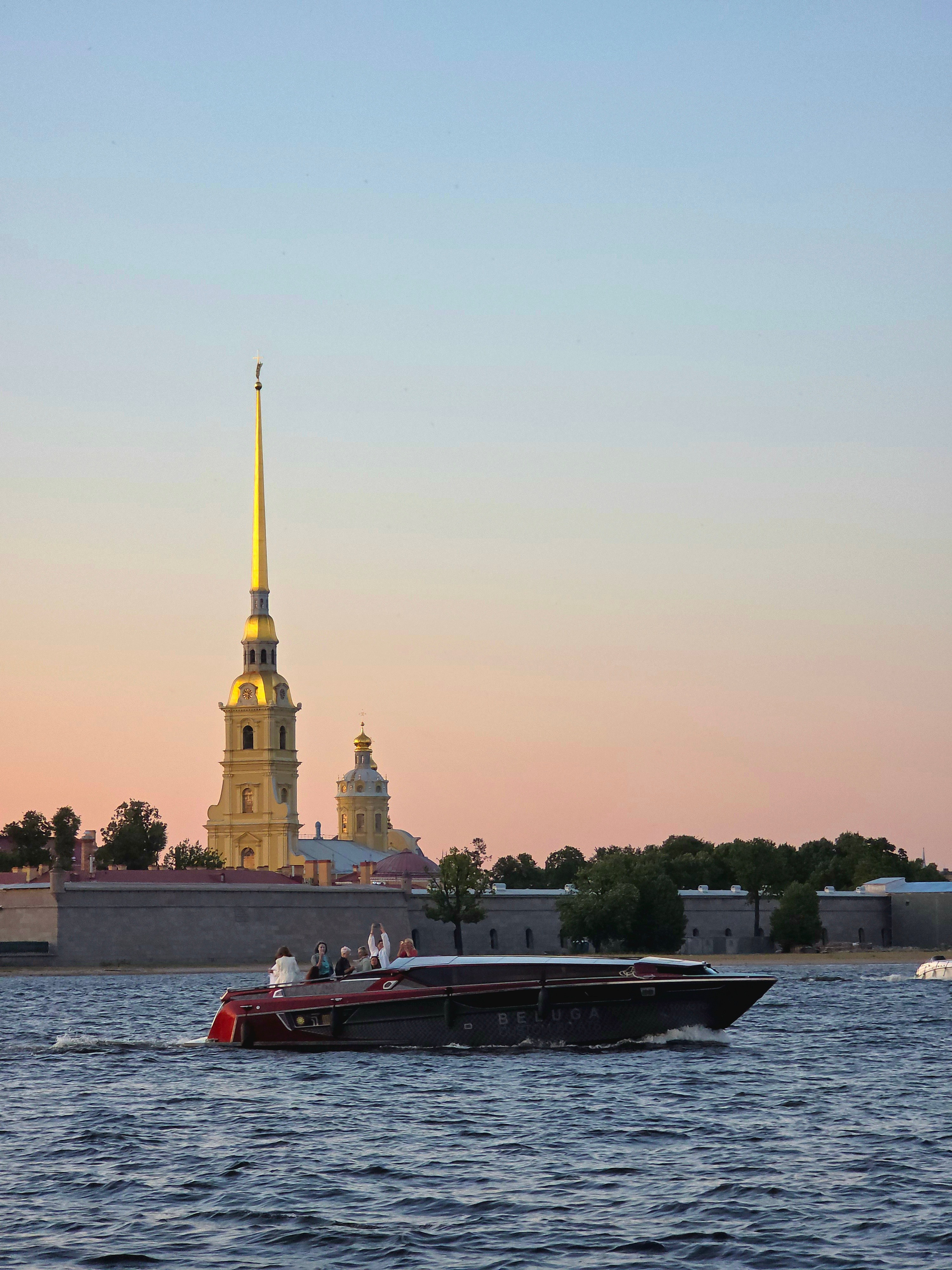 Первым делом по приезду скатались на стрелку  ВО