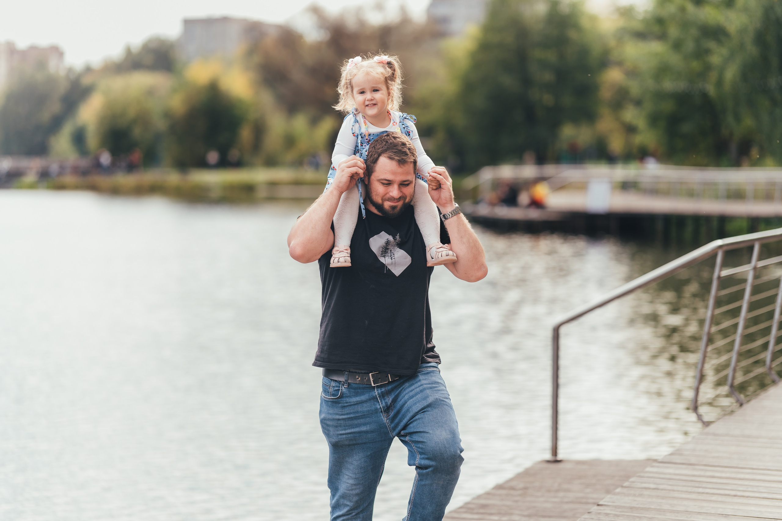 Денис с дочкой, Балашиха, парк Пехорка. Наталья Дукалова фотограф Щелково Королев Пушкино Москва Балашиха