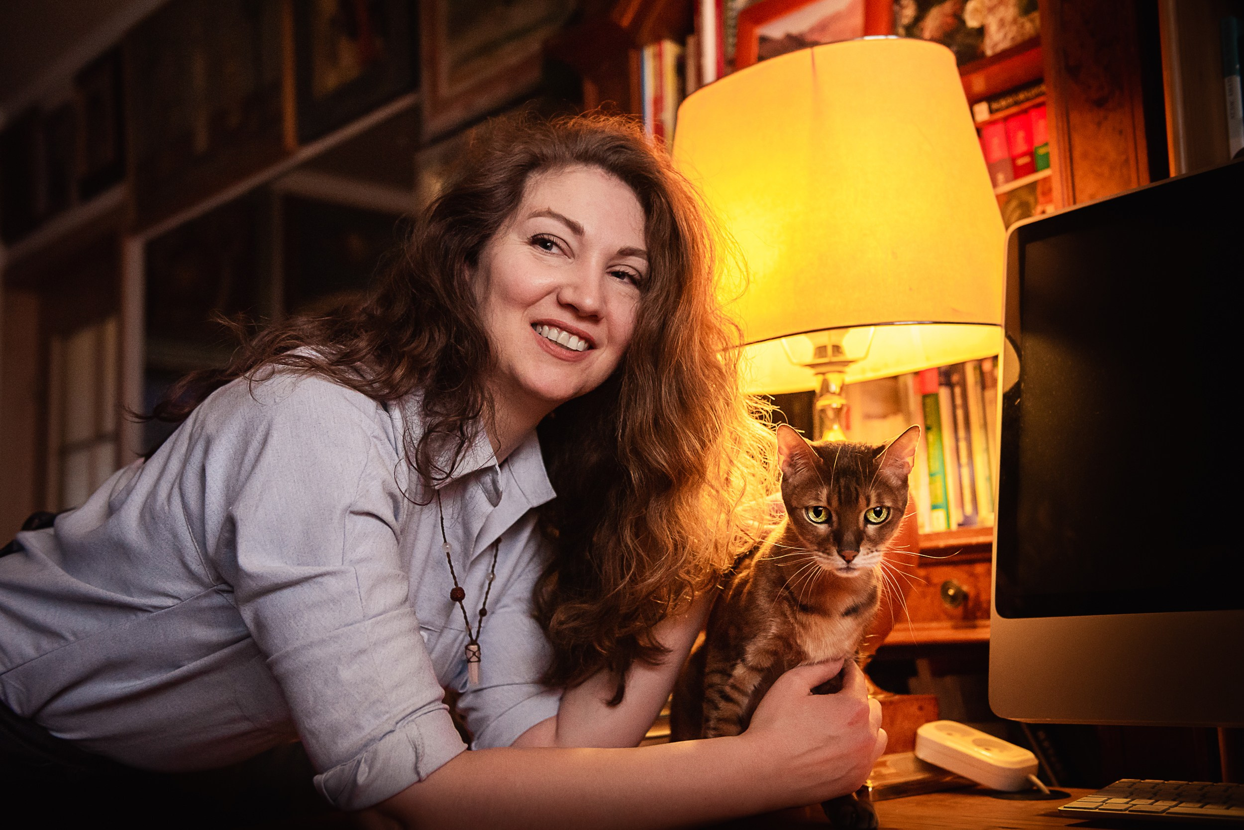 Квартира с картинами. Алиса, Андрей и их пушистая семья. Семейный Фотограф в Москве Ирина Хохлова