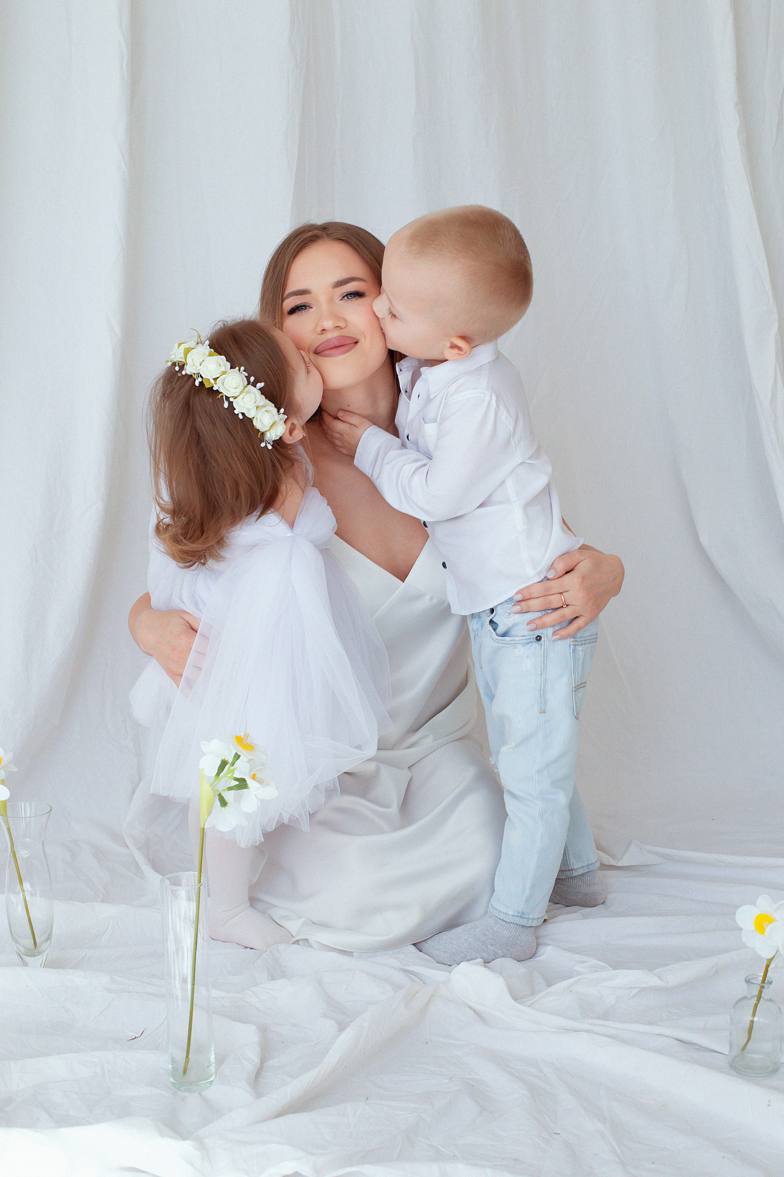 Семейная фотосессия в студии. Семейный и детский фотограф в Волгограде Серкибаева Ирина