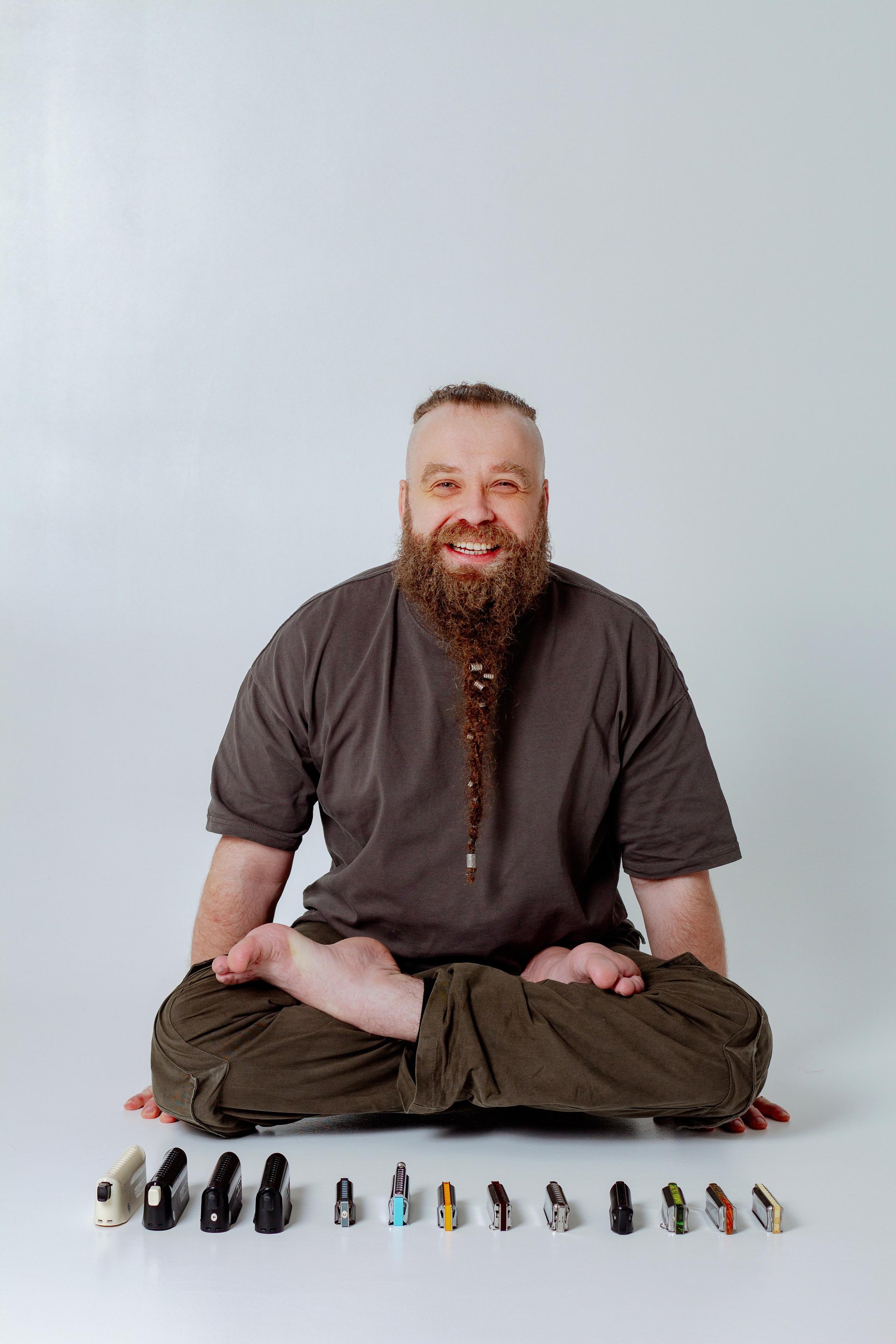 Борис Плотников. Губная гармоника. Мужской портрет, фотосессия для музыканта. Фотограф в Екатеринбурге Пойгина Елена