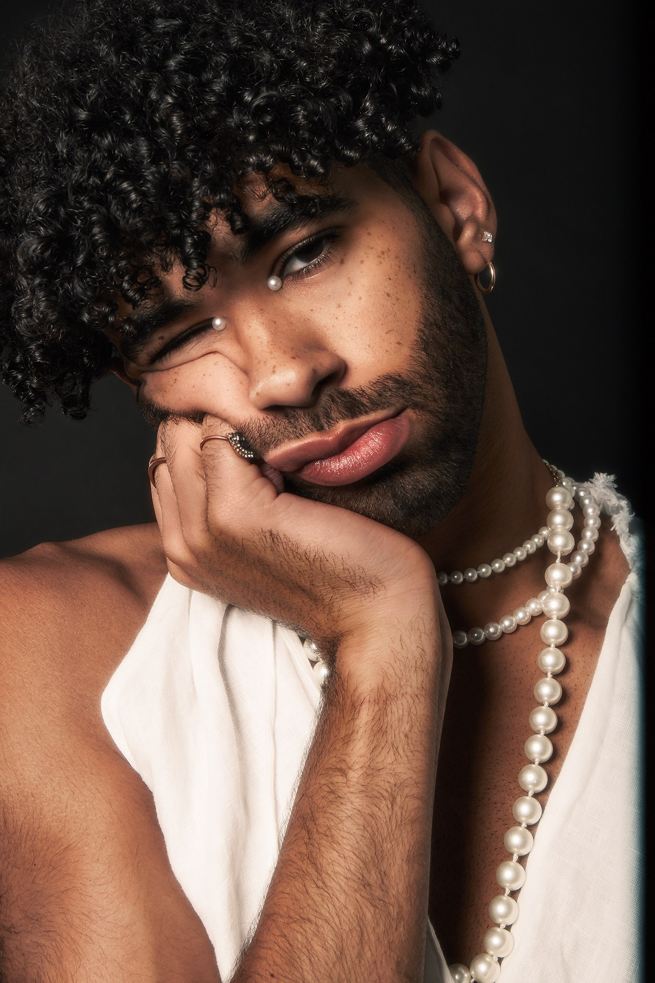 Профессиональная ретушь в короткие сроки. Бьюти- и портретный фотограф в Москве Полли Максимова. Создаю съёмки и делаю ретушь для брендов косметики и рекламы