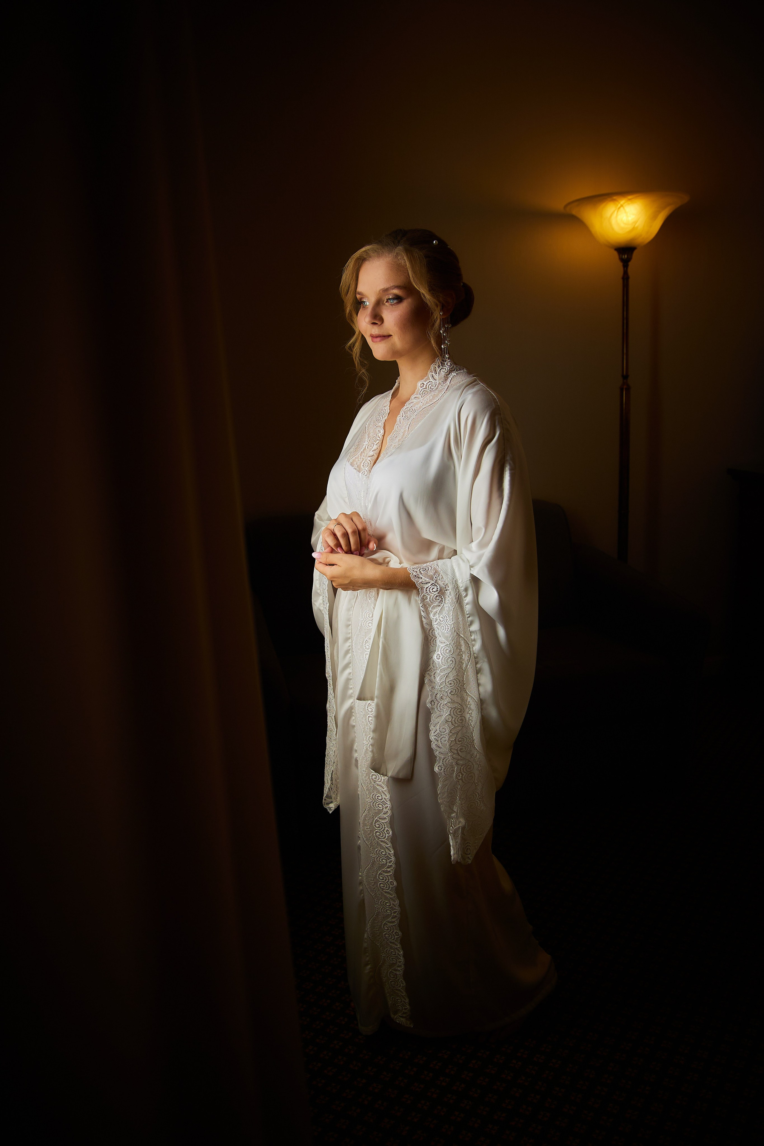 красивая свадебная фотография на сборах невесты