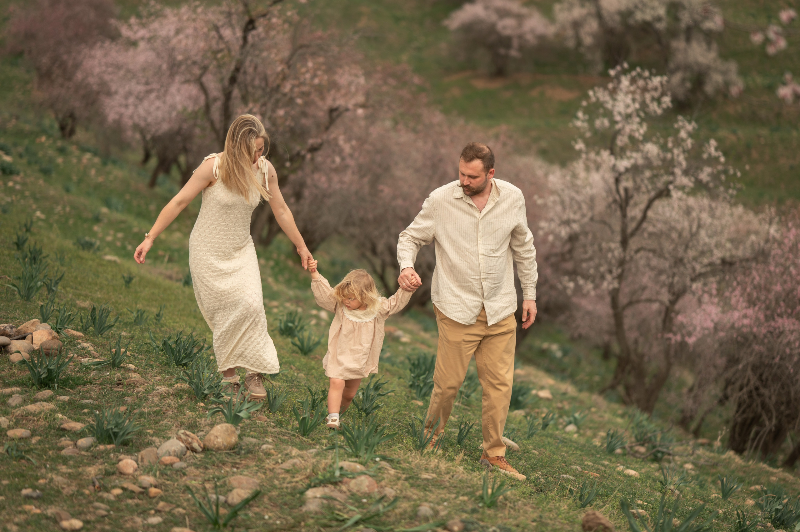 В цветущих садах миндаля…. Детский и семейный фотограф