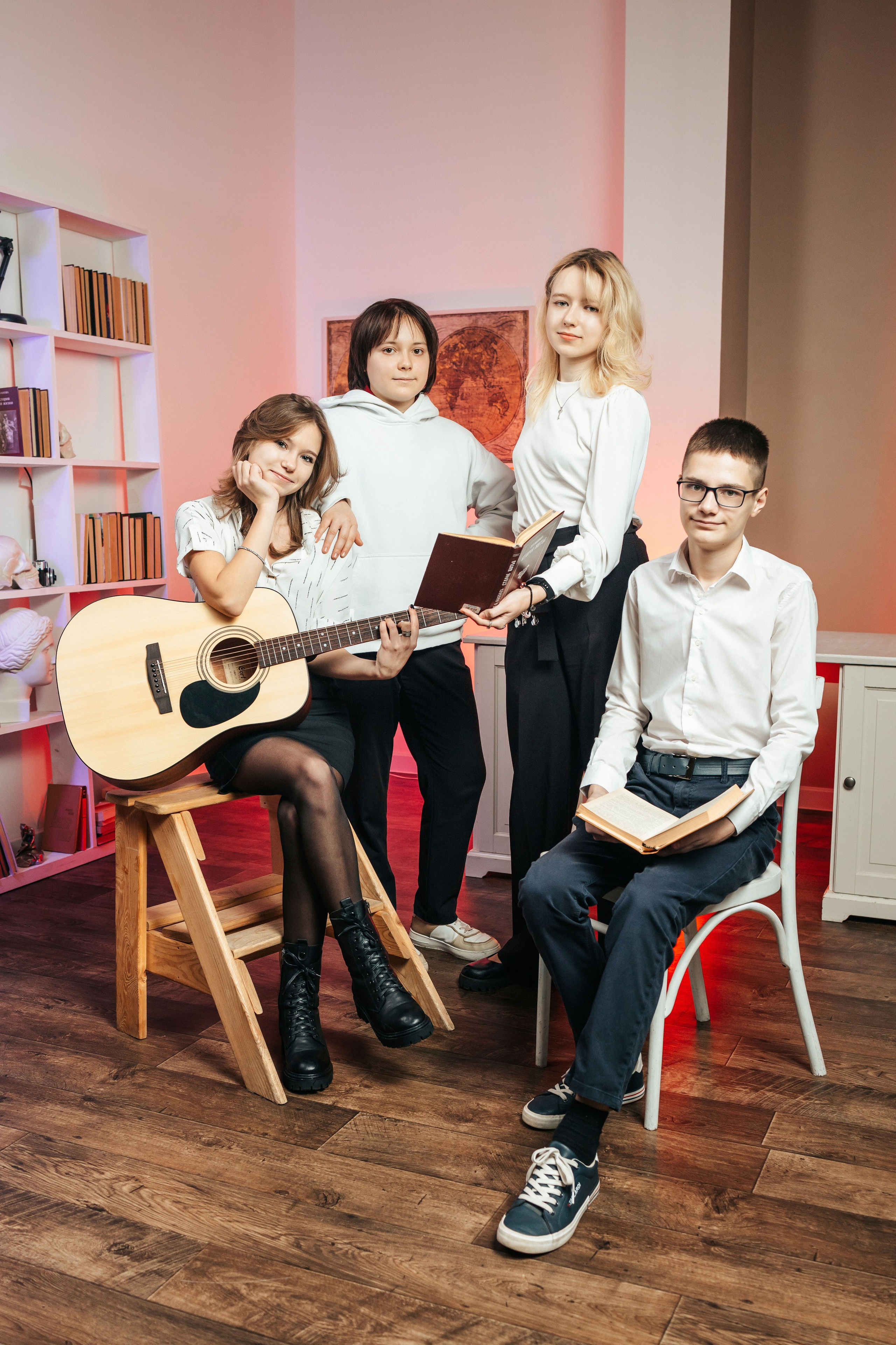 Студия школьной фотографии. Фотостудия выпускных альбомов в Твери. Студия школьной фотографии в Твери. Выпускные альбомы в Твери