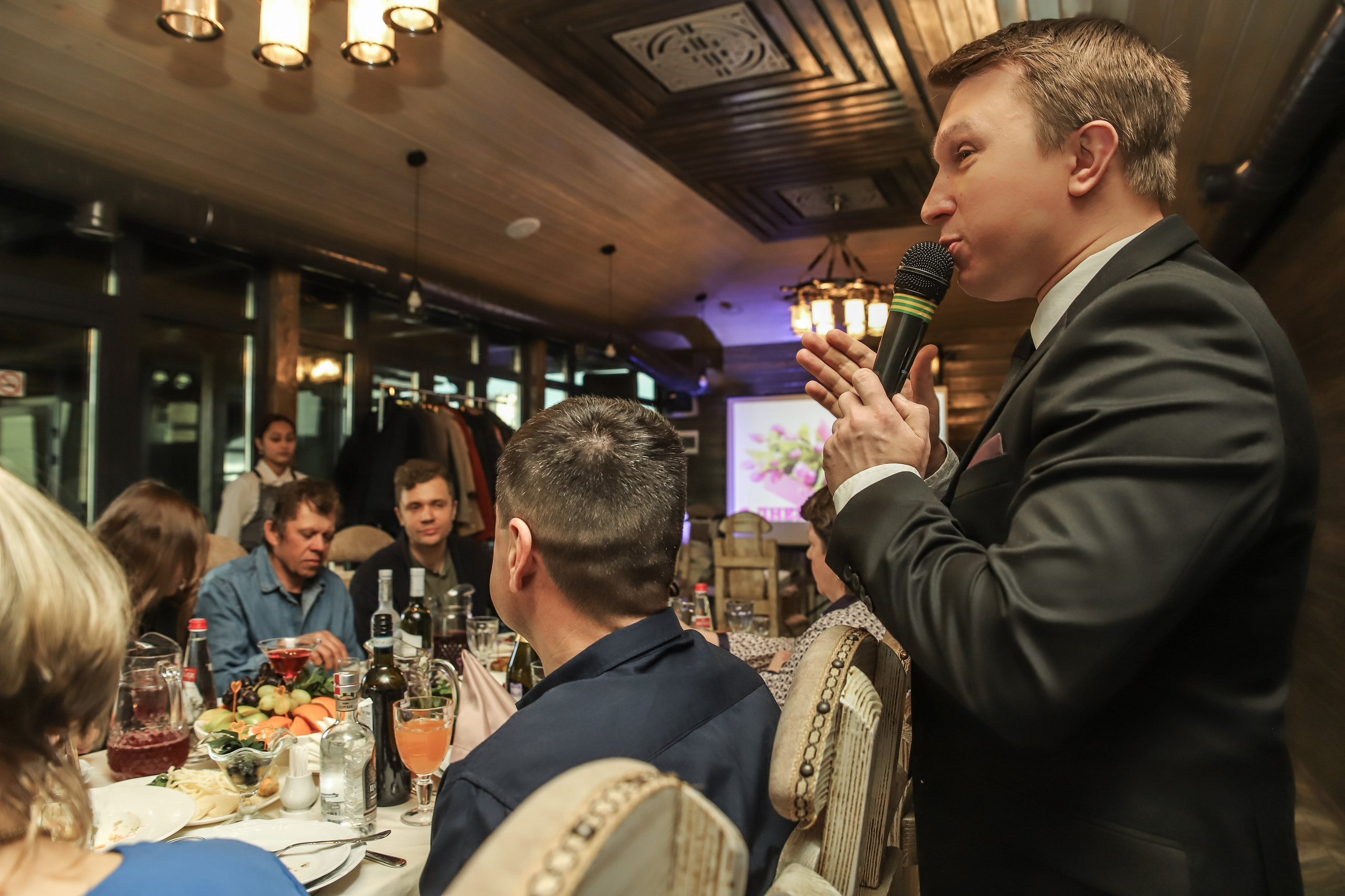 Репортаж торжества в ресторане. Семейный свадебный интерьерный фотограф Тверь Санкт- Марина Свистунова