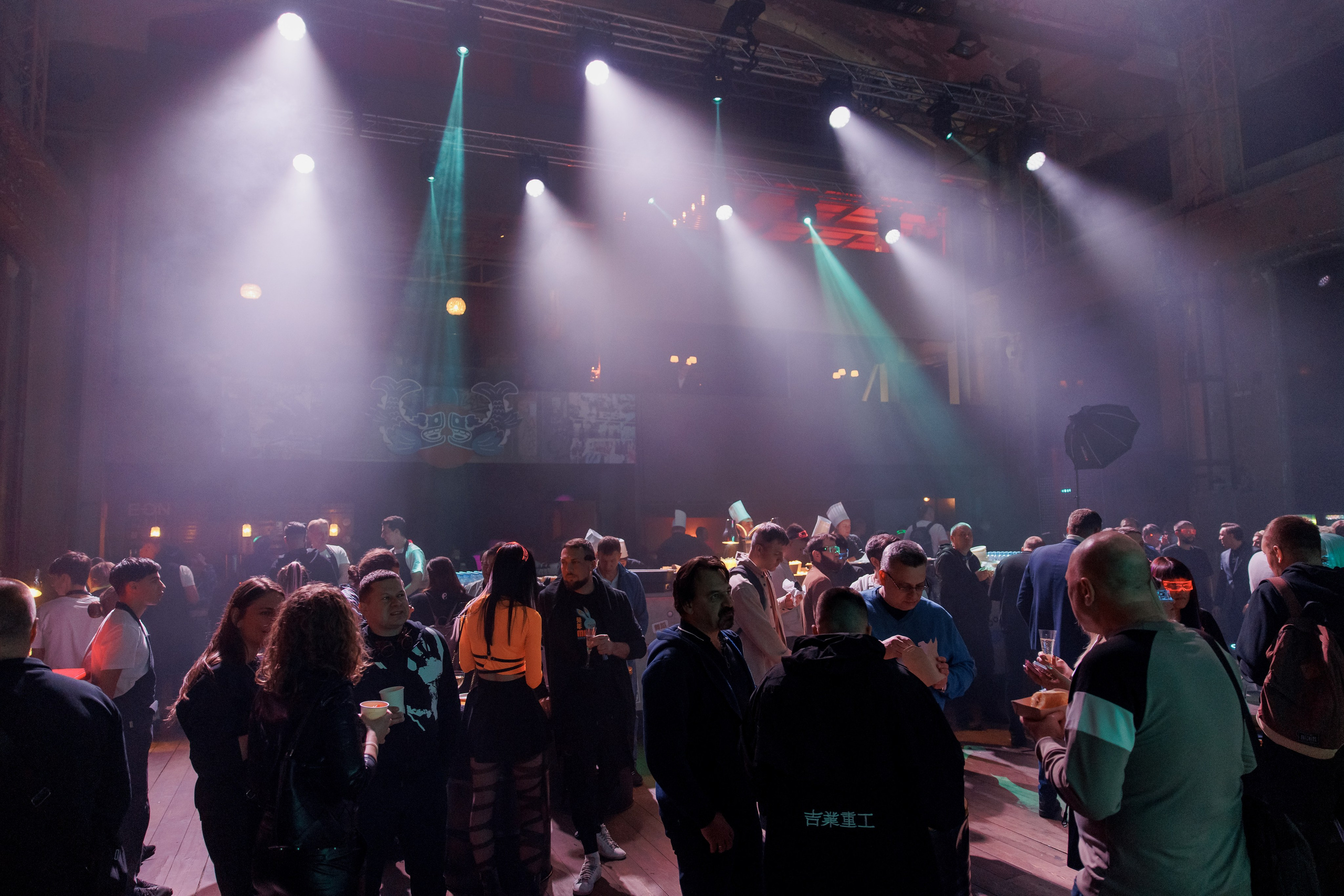 Hitech / Мутабор «Дельфин». Свадебный и семейный фотограф