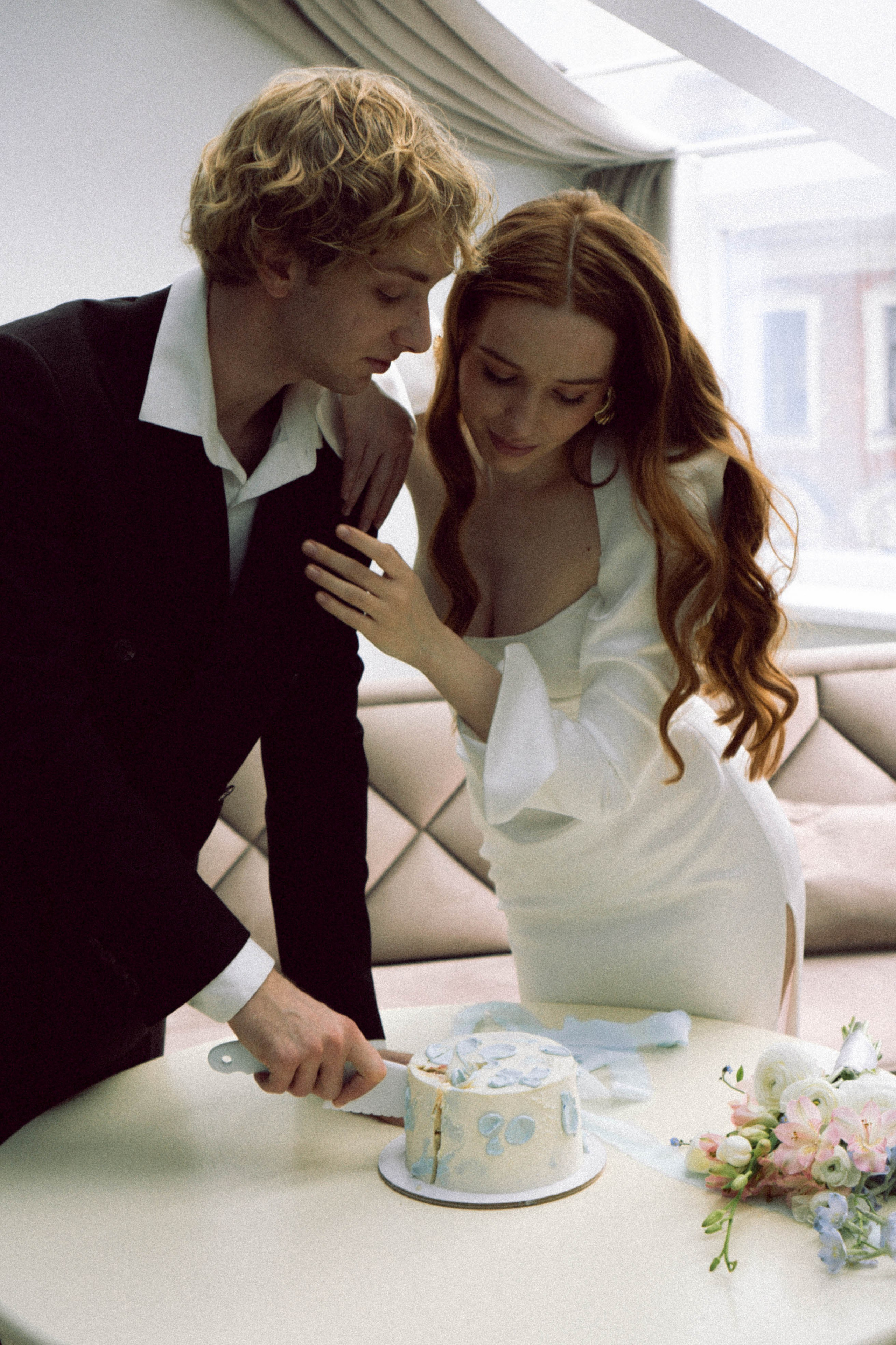 СВАДЕБНАЯ СЬЕМКА В ОТЕЛЕ. СБОРЫ ЖЕНИХА И НЕВЕСТЫ И ТАКЖЕ ТОР И ПОДГОТОВКА К ПРОГУЛКЕ. Профессиональный фотограф, Санкт-Петербург — Виктория Богомолова