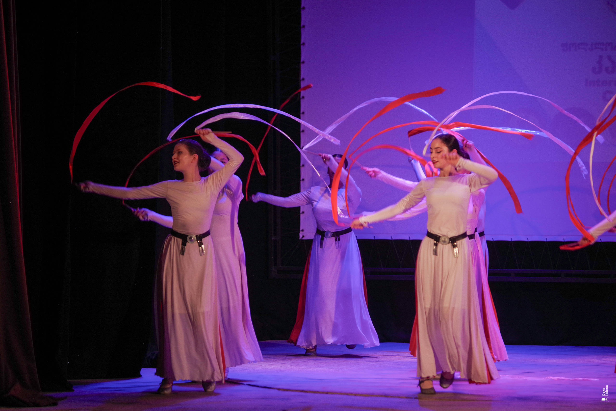 Танцы в прекрасном Они. Портретный фотограф Денис Милютин