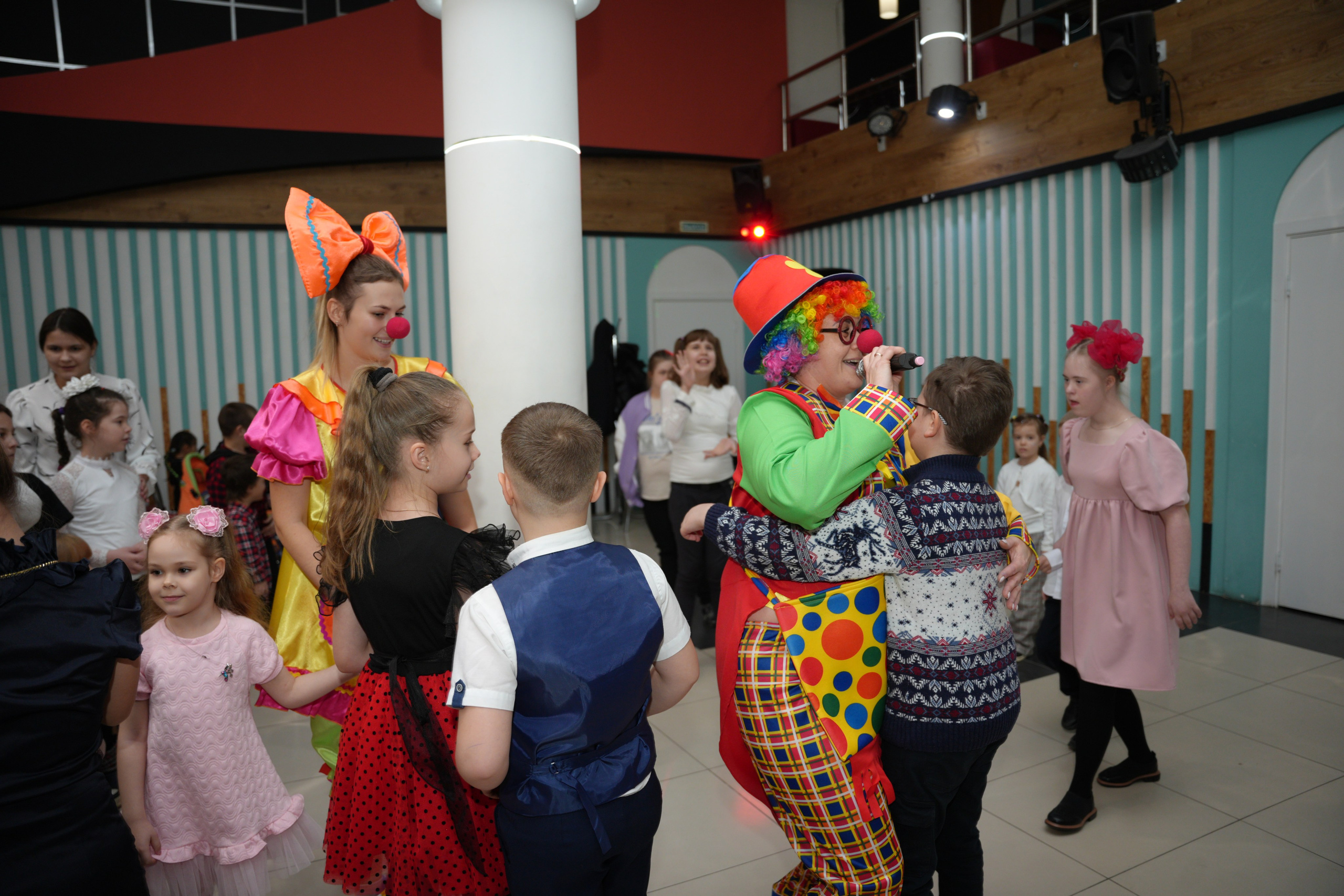 Социально —благотворительная акция «Ты в этом мире не один», посвященная Международному дню инвалидов. ВЫПУСКНЫЕ АЛЬБОМЫ, Школьный фотограф, семейный и свадебный в Саратове и области Ольга Плаксина