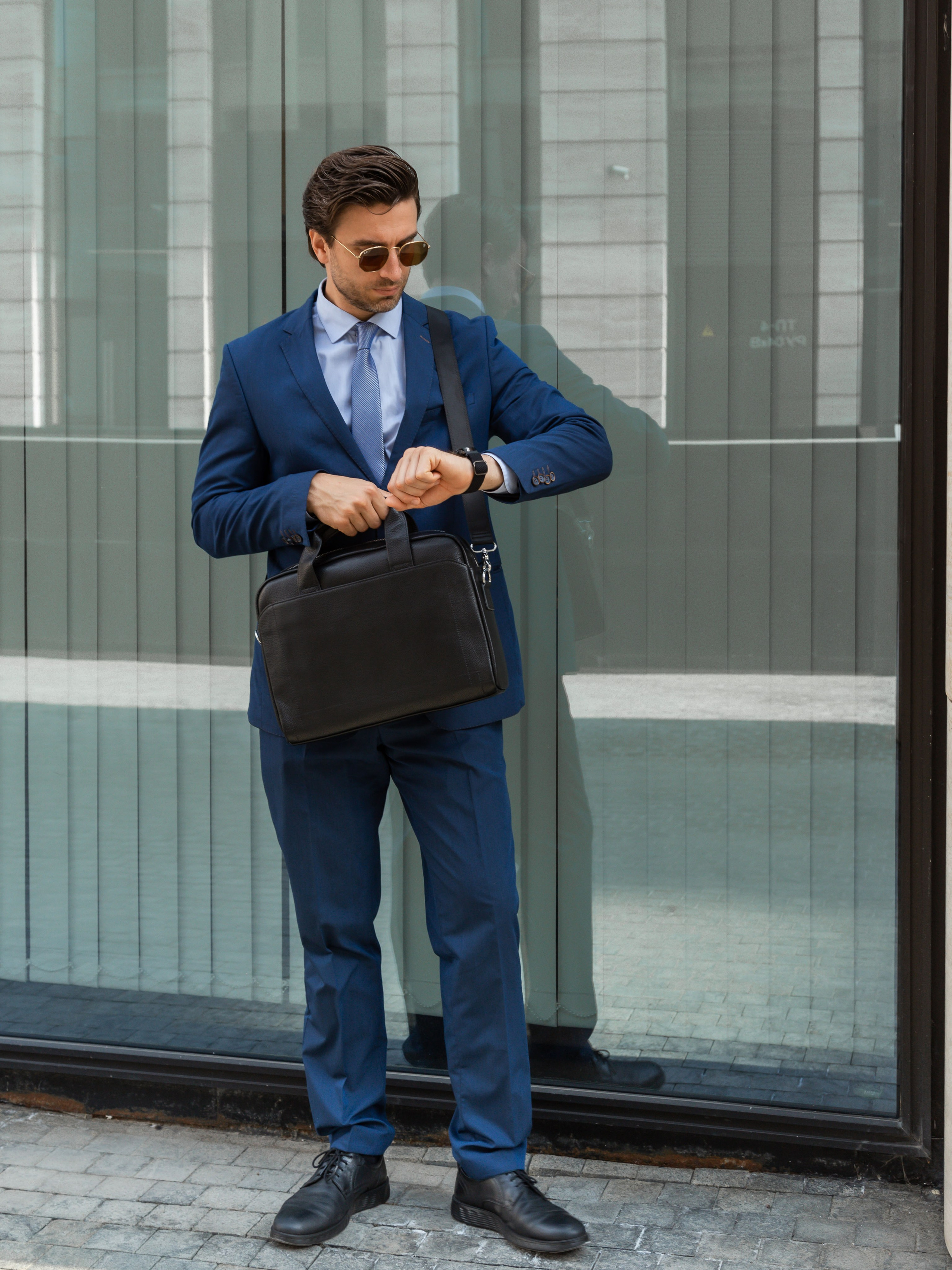 Коммерческая фотосессия мужских сумок для маркетплейсов и социальных сетей. Fashion фотограф в Санкт-Петербурге Савинова Ирина