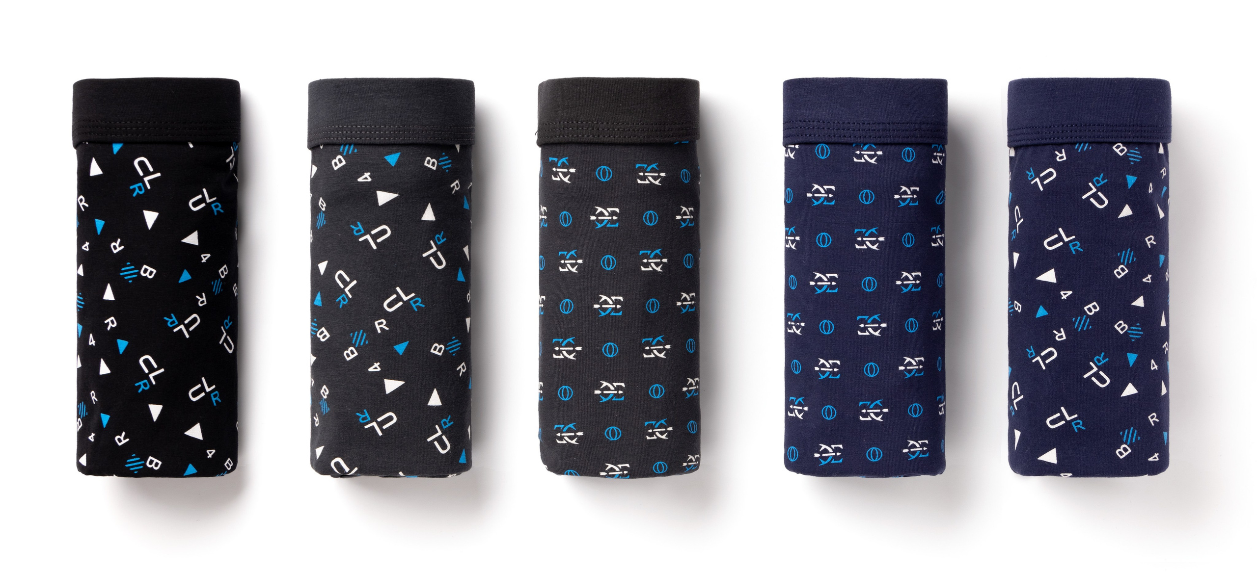 Раскладка разноцветных трусов-боксеров на белом фоне | Фото для сайта производителя