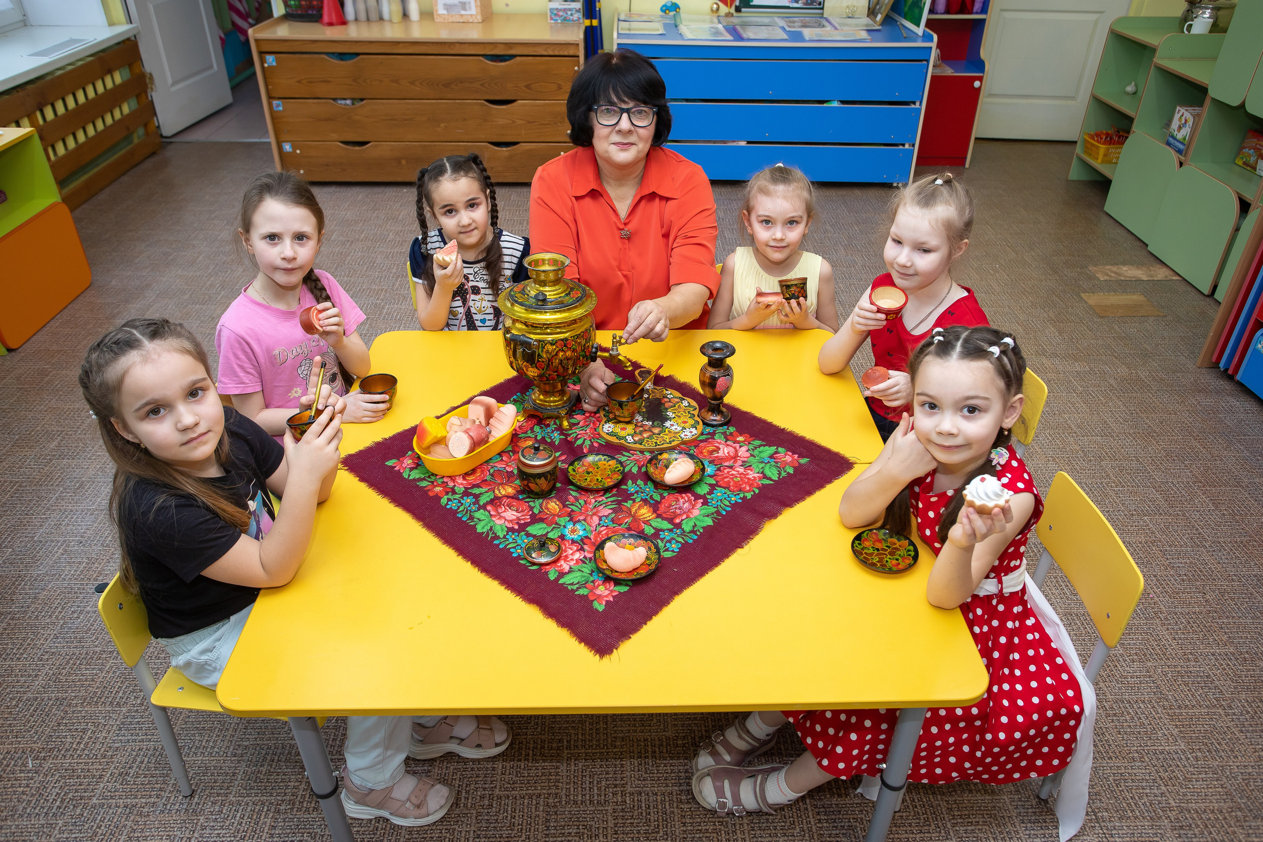 Сюжетные фотографии. Выпускные альбомы и фильмы