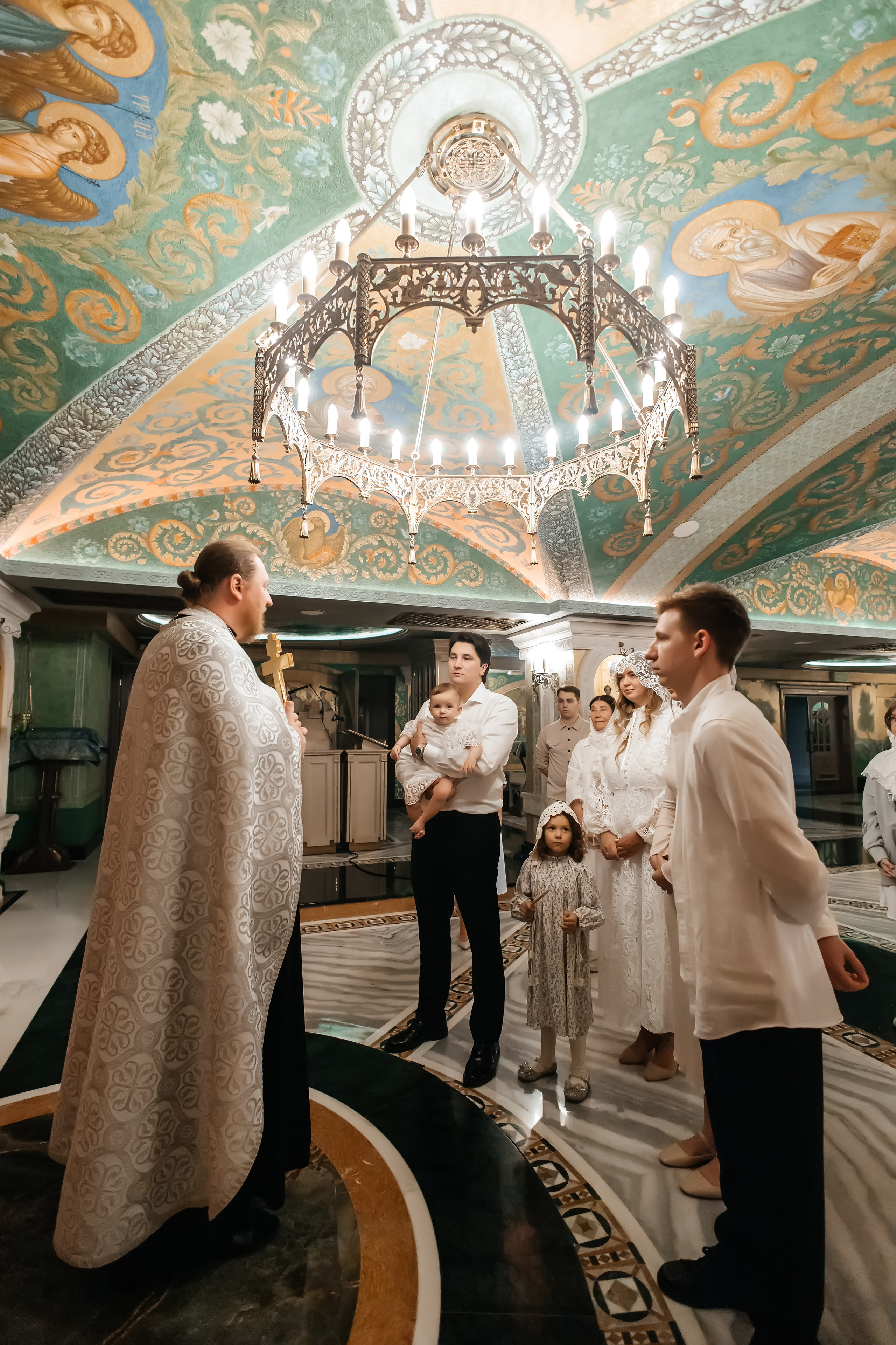 Крещение Ярославы в Сретенском монастыре. Фотограф на крещение и венчание Москва  Надежда Баланина