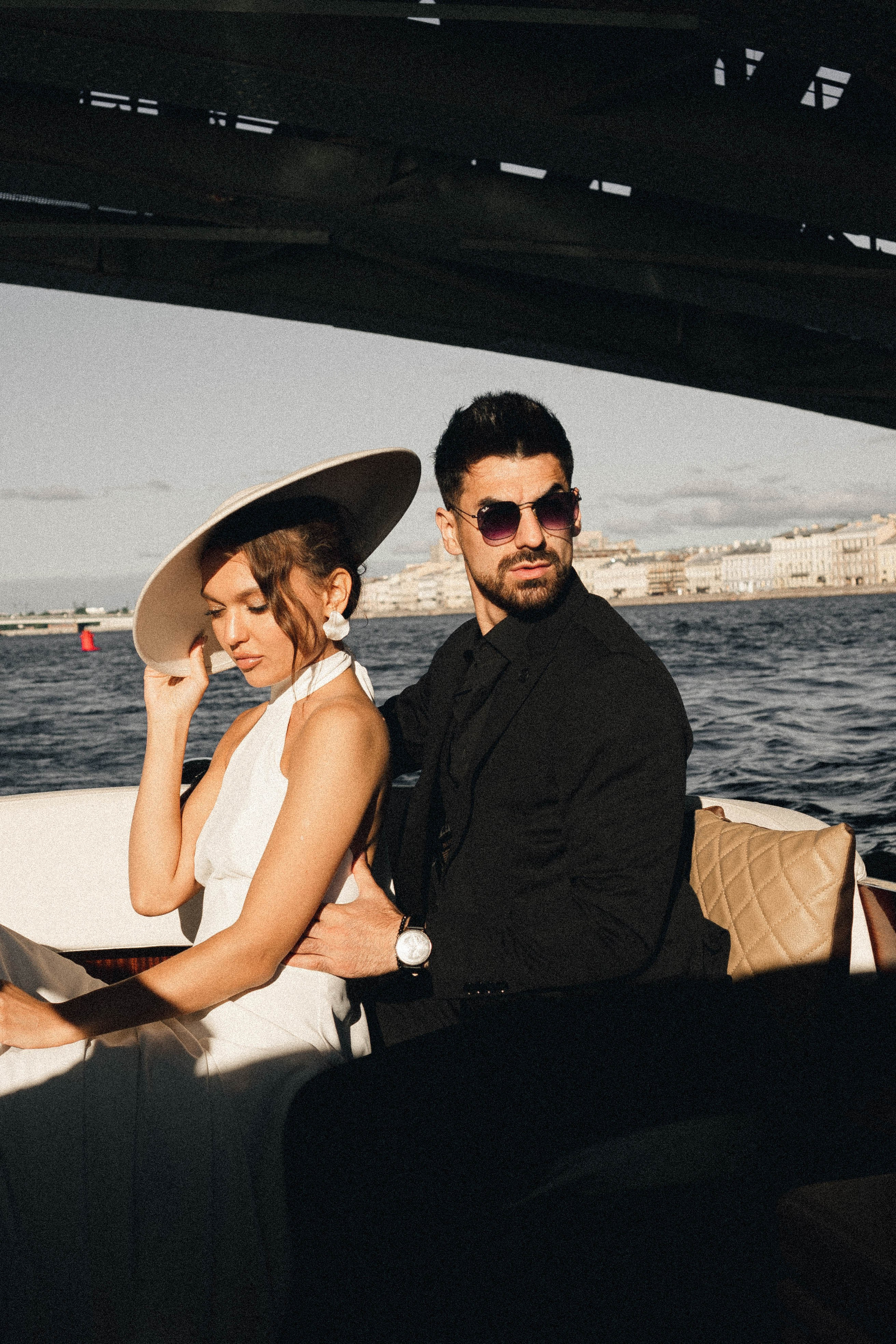 СВАДЕНБНАЯ СЬЕМКА НА КАТЕРЕ ПО КАНАЛАМ САНКТ-ПЕТЕРБУРГА И В АКВАТОРИИ НЕВЫ. Профессиональный фотограф, Санкт-Петербург — Виктория Богомолова