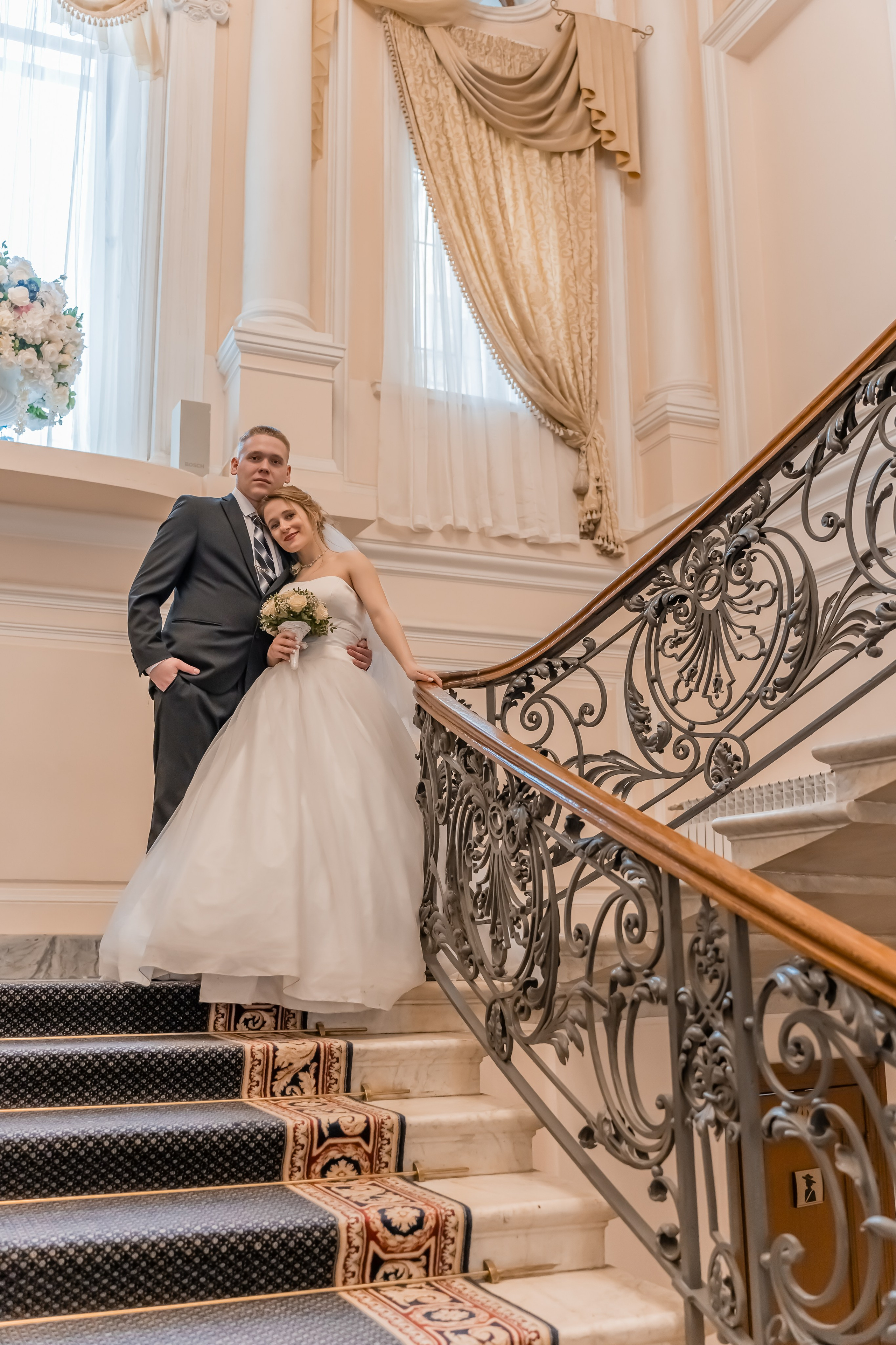 Ищете профессионального фотографа на свадьбу по выгодной цене? Обращайтесь к нам! 