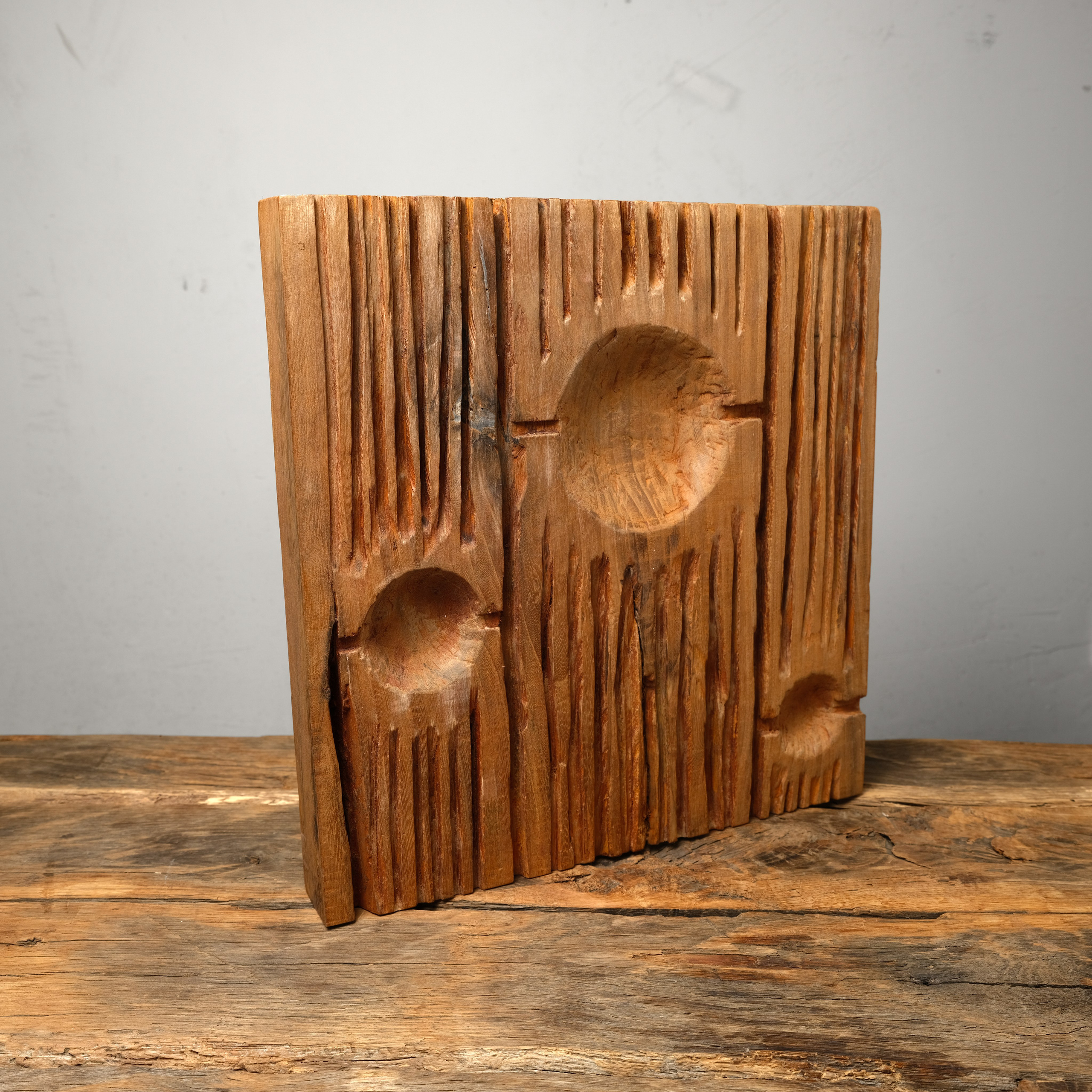 Деревянное пано «Кратерный танец» 17.000. Комплект контора