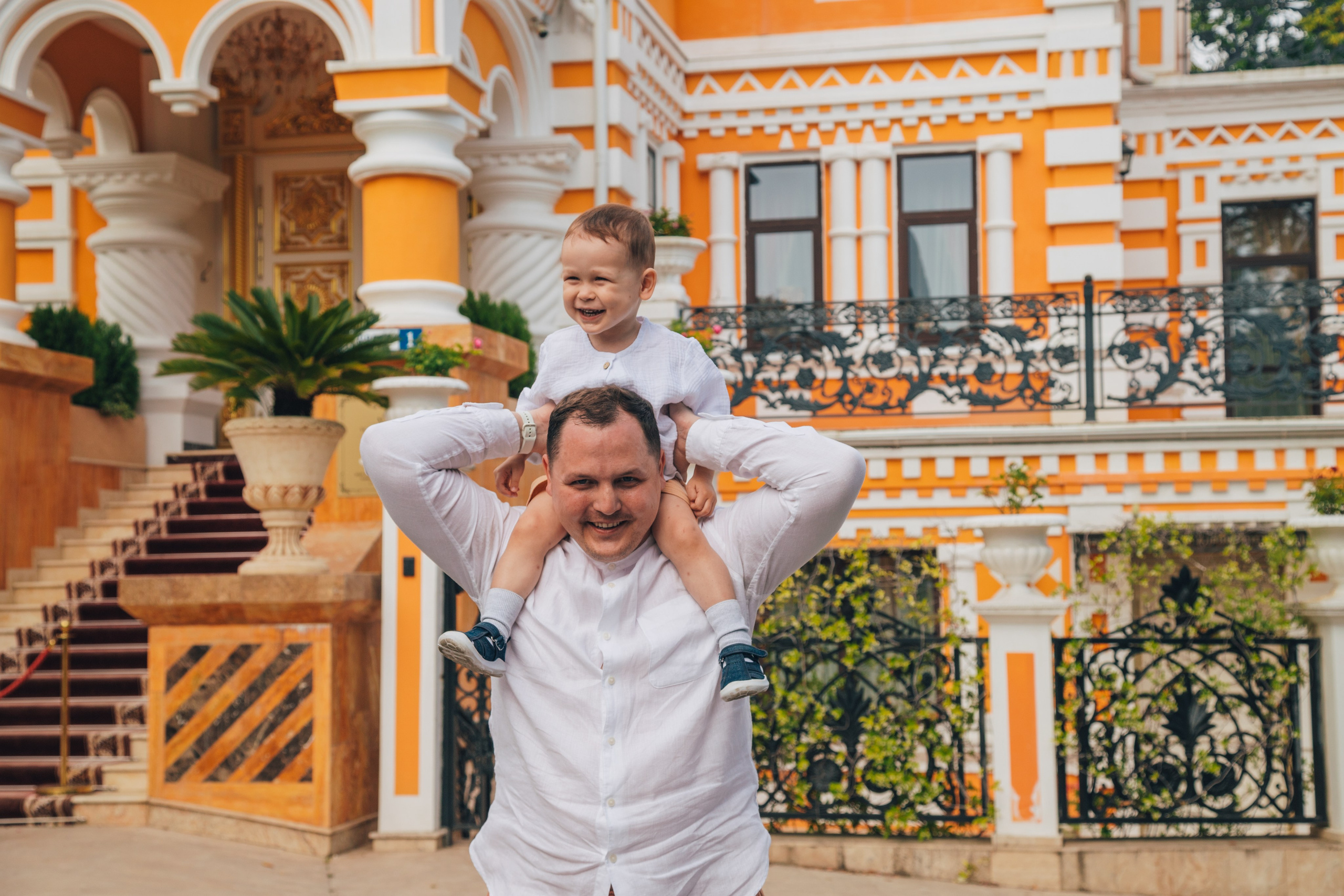 Дима, Ляйсан и Миша на Ривьере (Май 2025 г.). Фотограф Сочи, Адлер, Красная Поляна — Вероника Радченко