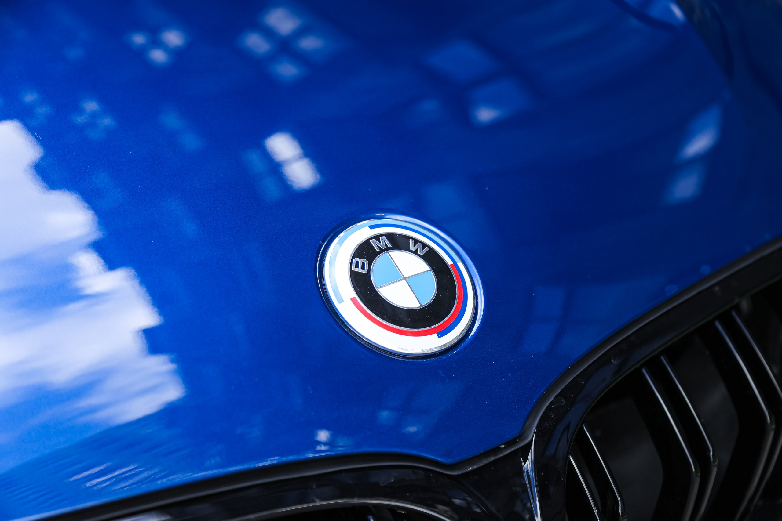 2022 BMW M8 COMPETITION RESTYLING FROM USA $145,000 / 17,500 KM ODOMETER. Mixturecaptures