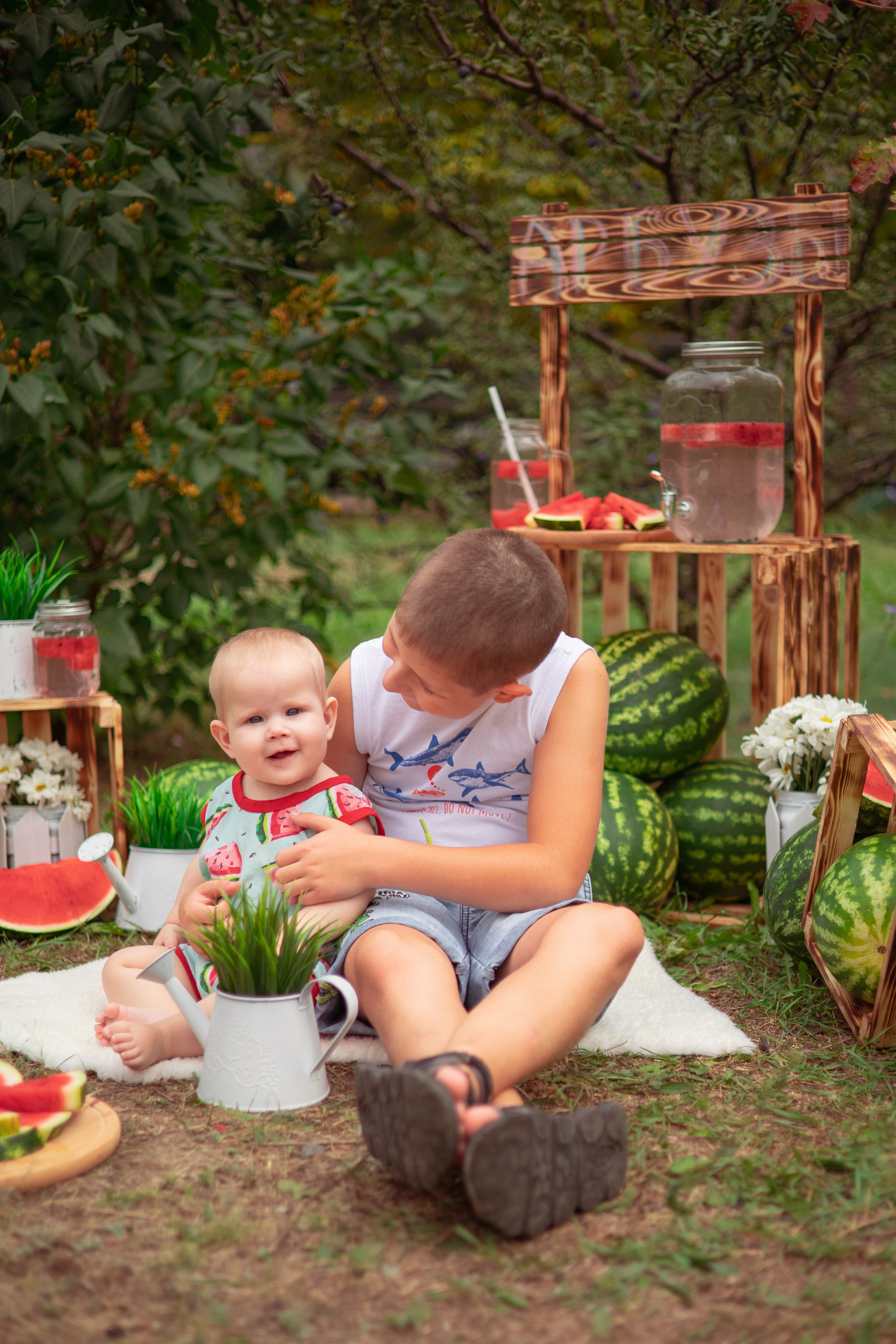 Тимофей и Даша арбузы. Семейный и детский фотограф в Михайловке Татьяна Лестьева