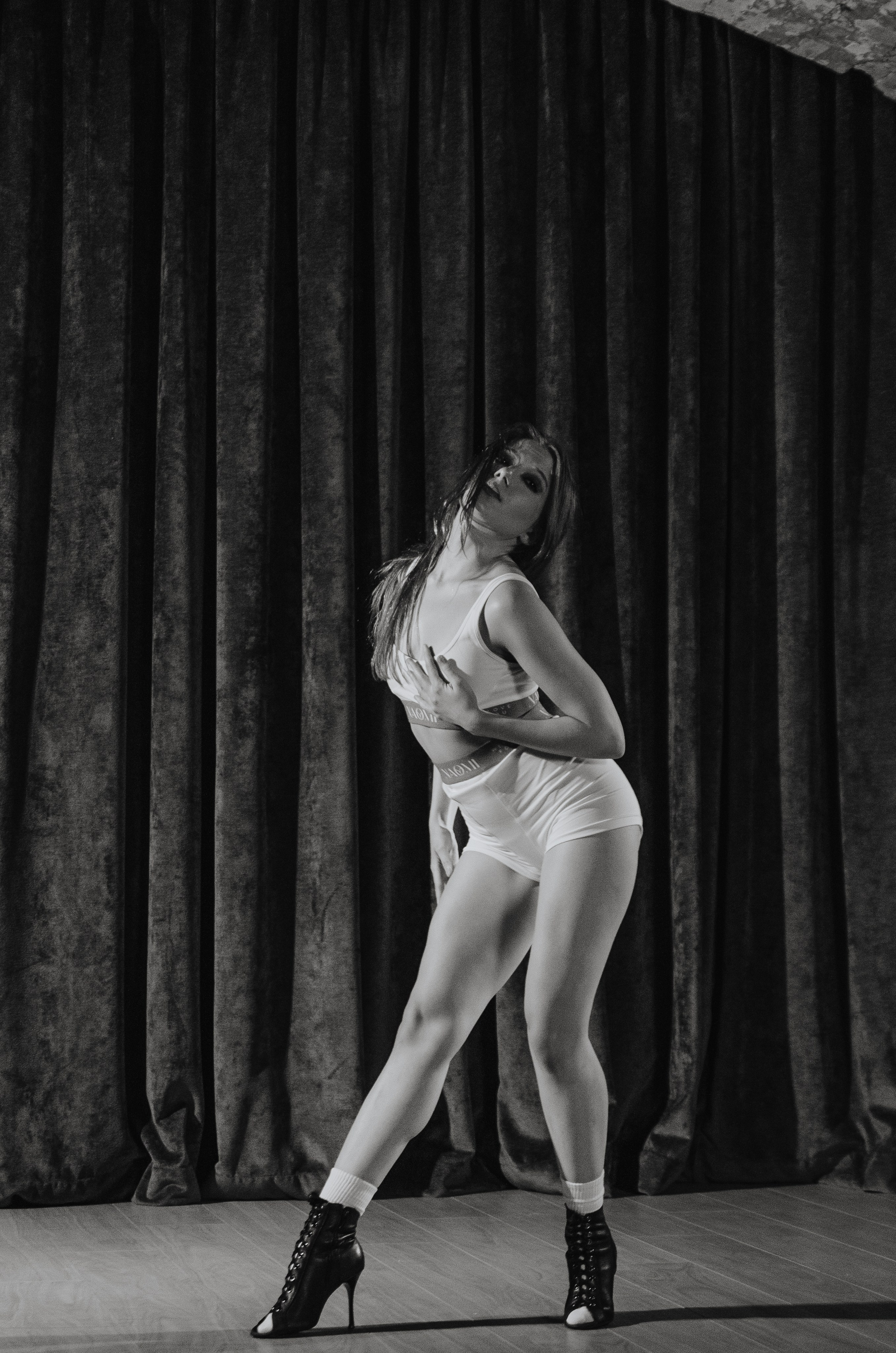 Фото-подглядки с видеосъемки танцевальной команды «Secret». Денисова Аля — фотограф для парных съемок и индивидуальных историй в Барнауле