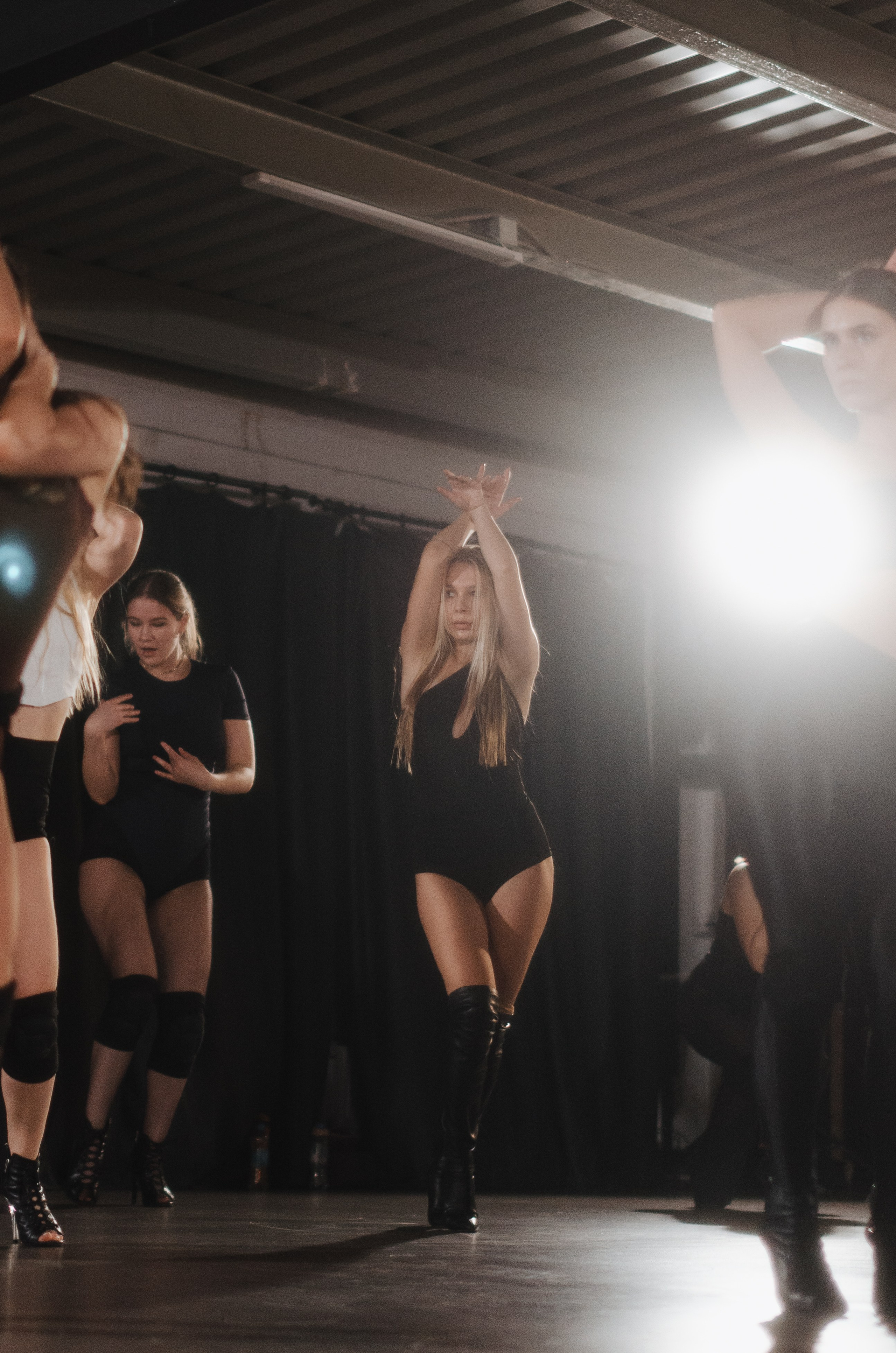 Мастер-классы по High Heels/Girly hip-hop от Оксаны ATTA. Денисова Аля — фотограф для парных съемок и индивидуальных историй в Барнауле